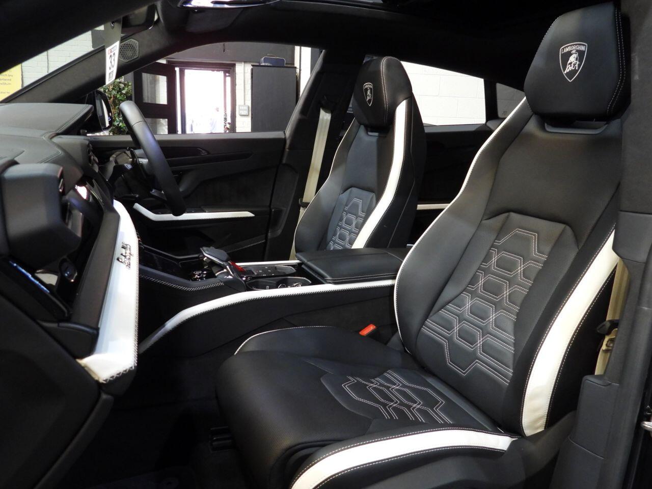Lamborghini Urus view 18
