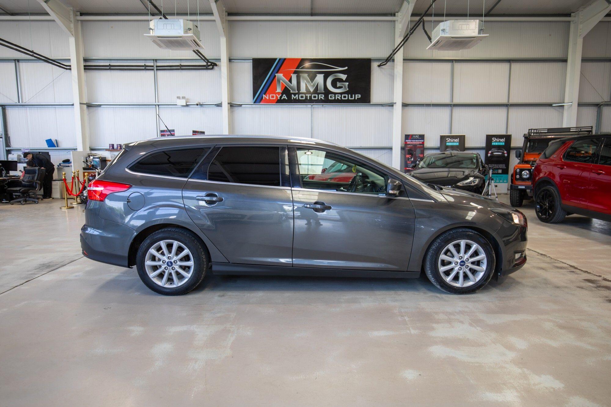 Ford Focus view 29