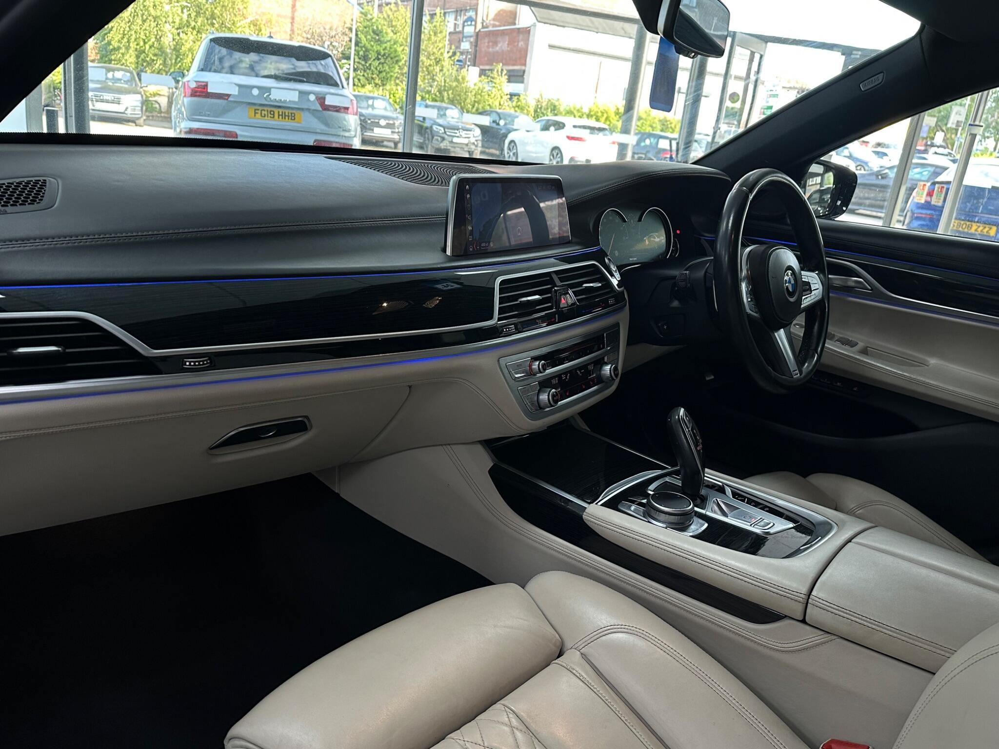 BMW 7 Series view 39