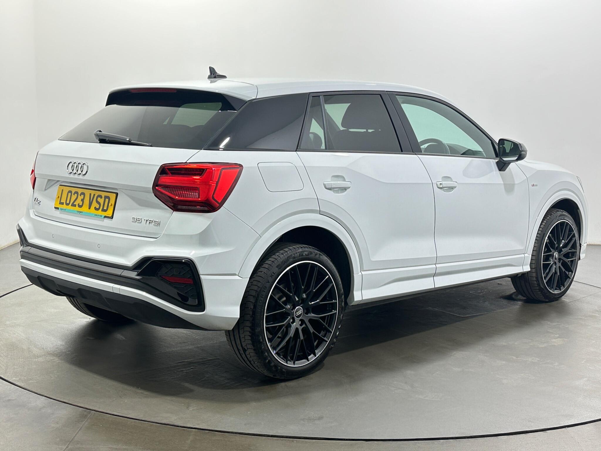 Audi Q2 view 8