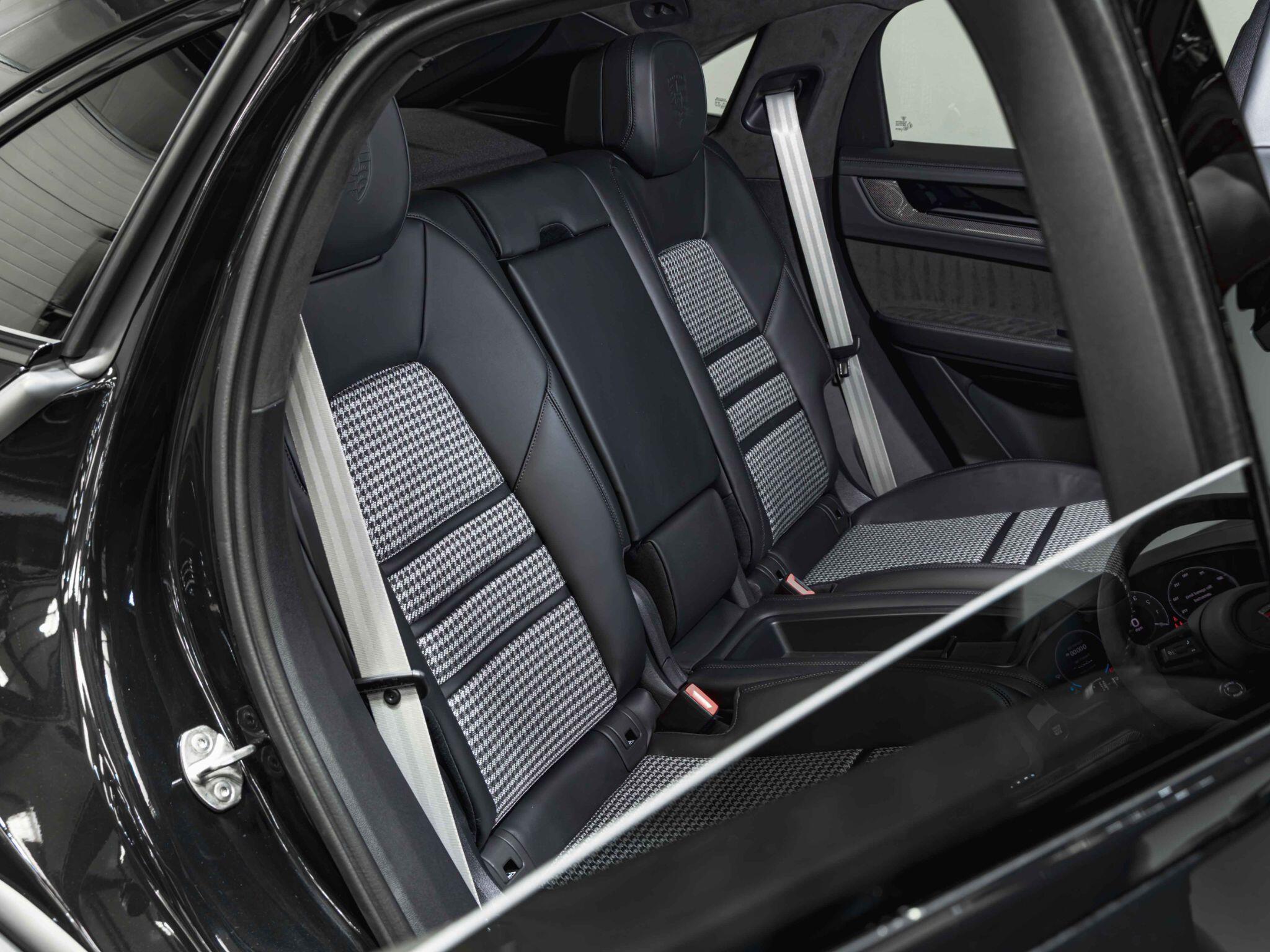 Porsche Cayenne view 30