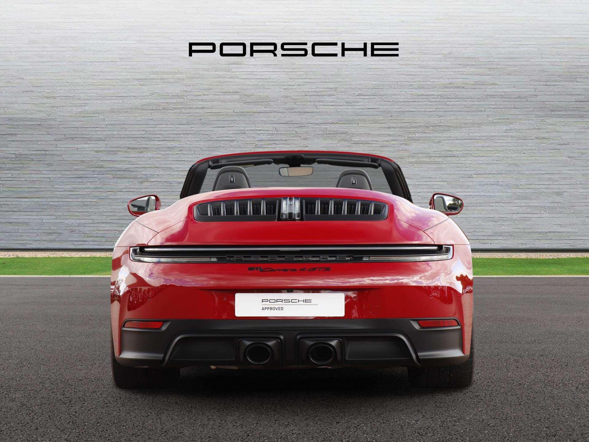 Porsche 911 view 4