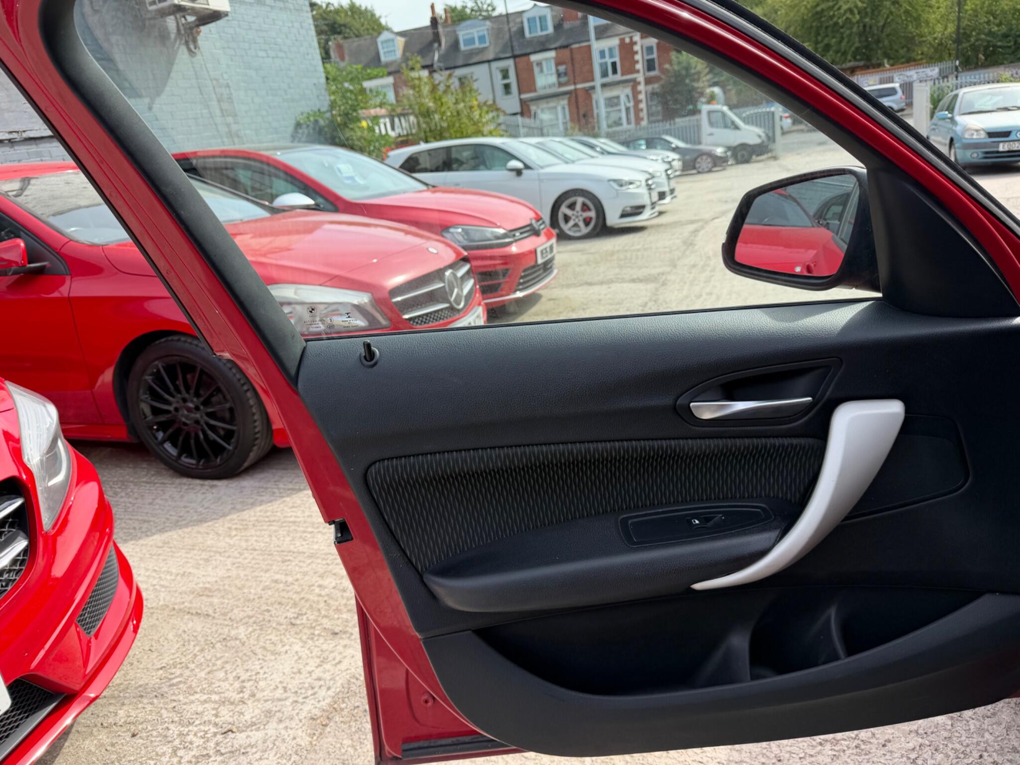 BMW 1 Series view 35