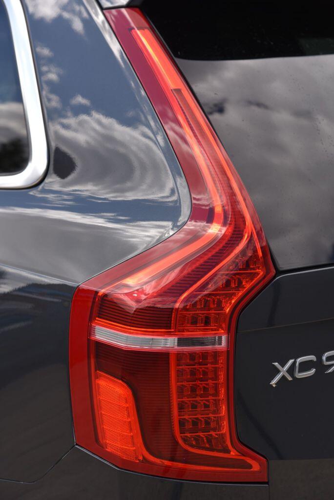 Volvo XC90 view 19