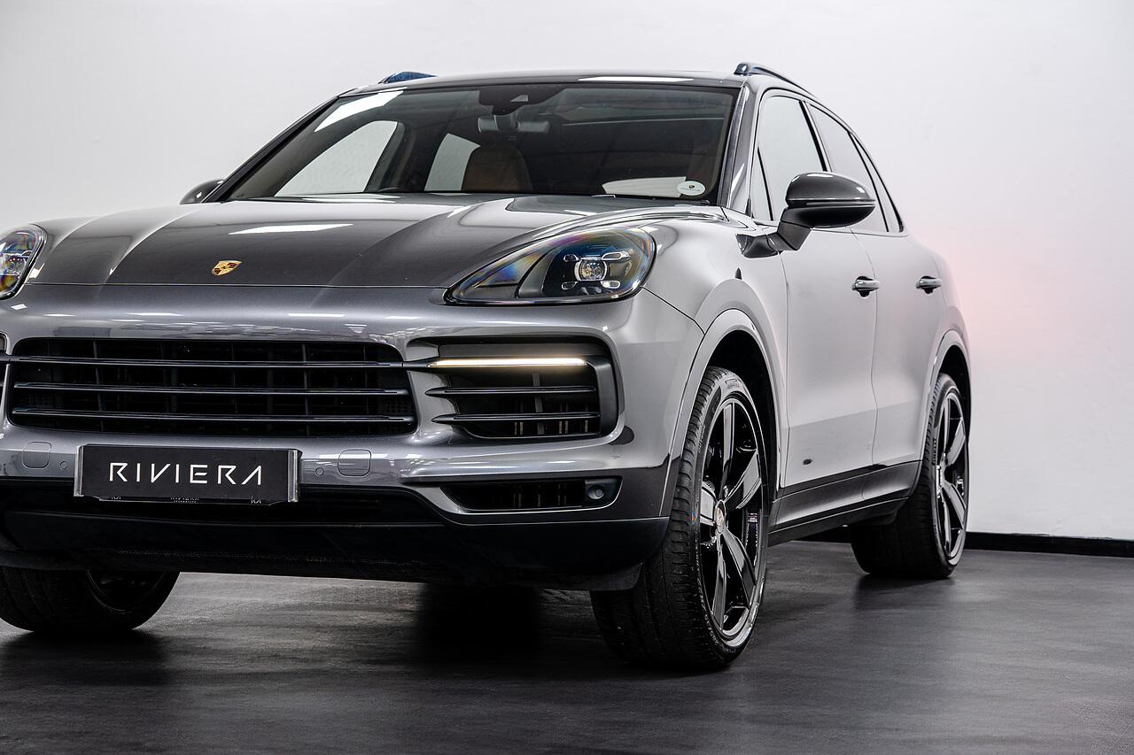Porsche Cayenne view 29