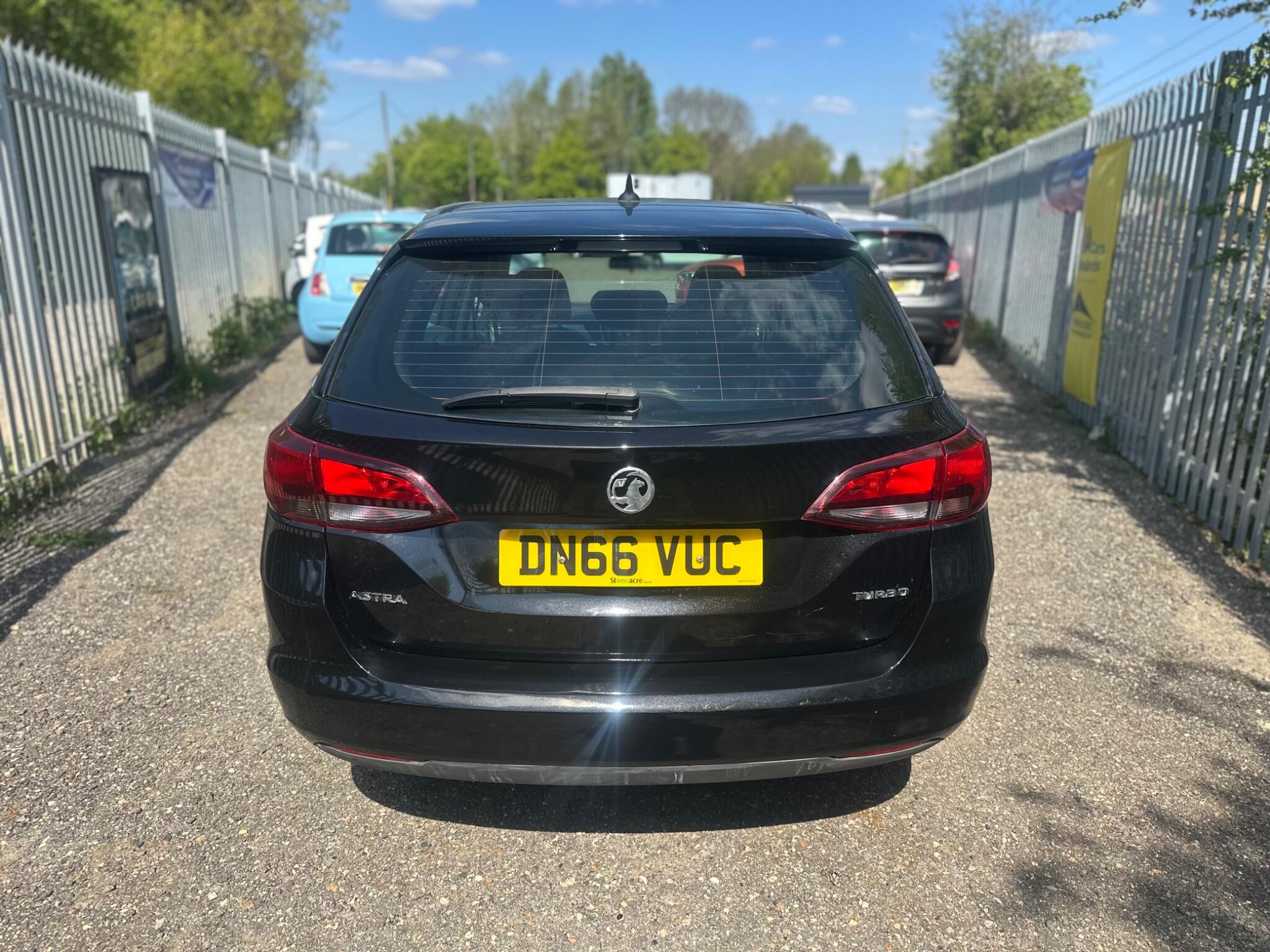 2016 Vauxhall Astra image 6