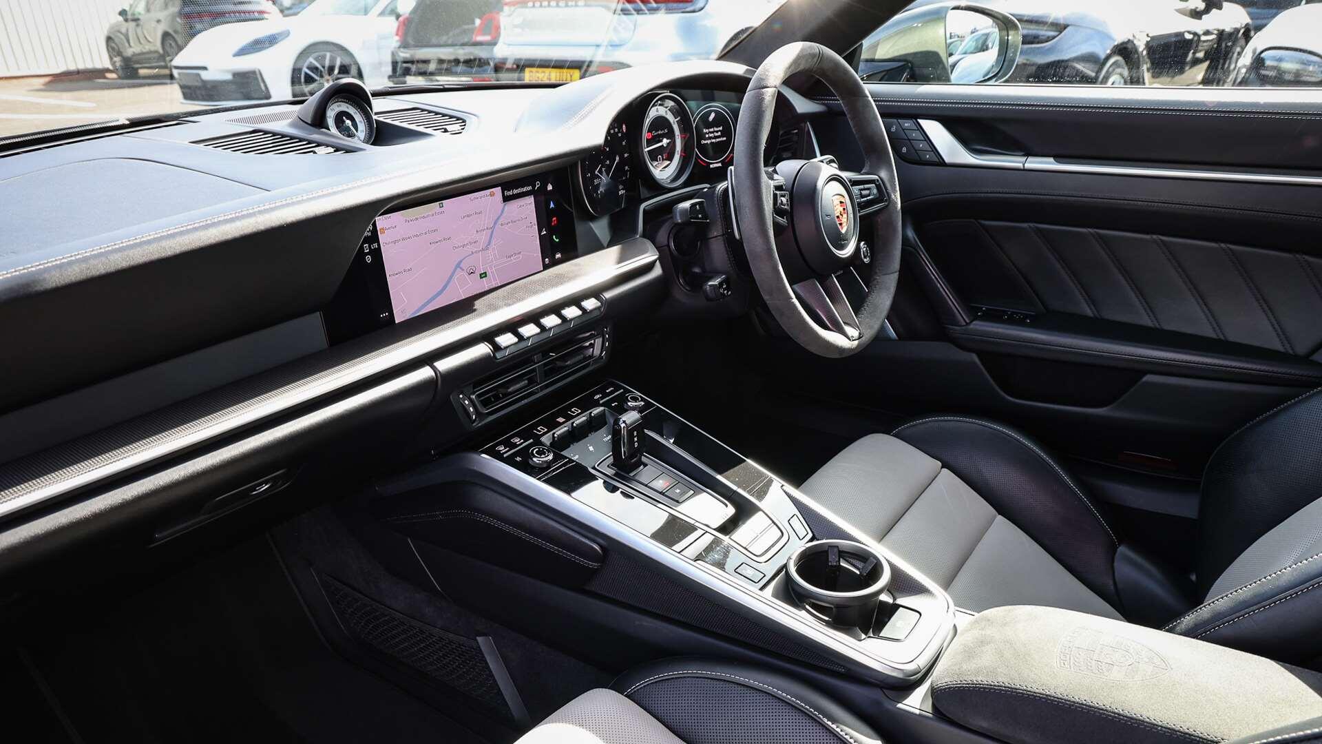 Porsche 911 view 5