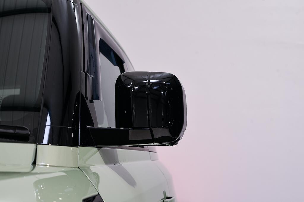 Land Rover Defender view 9