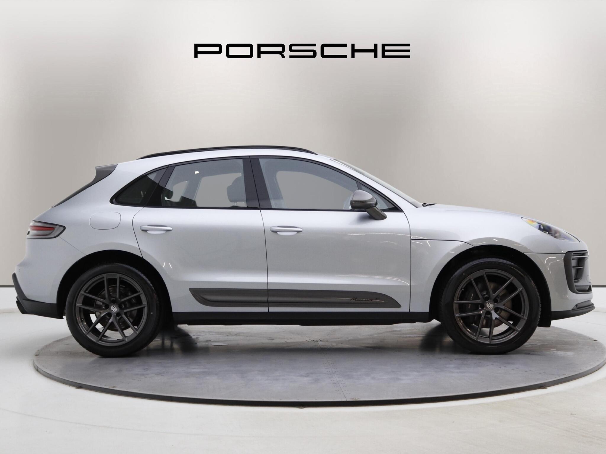 Porsche Macan view 3