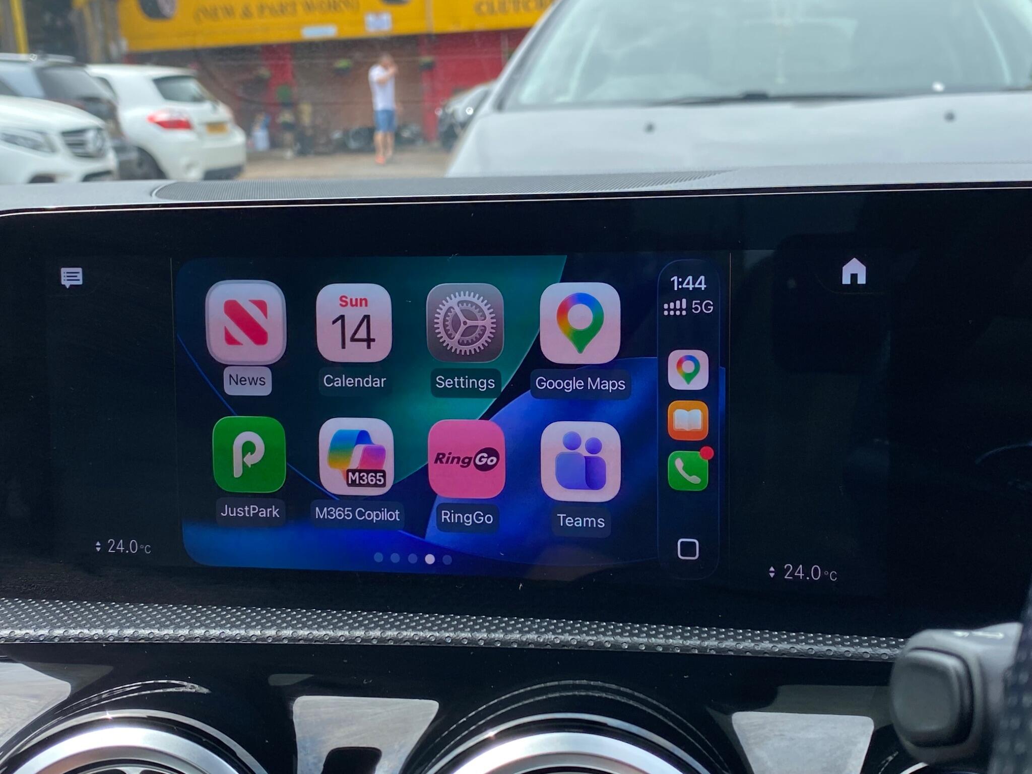 Mercedes-Benz Cla view 23