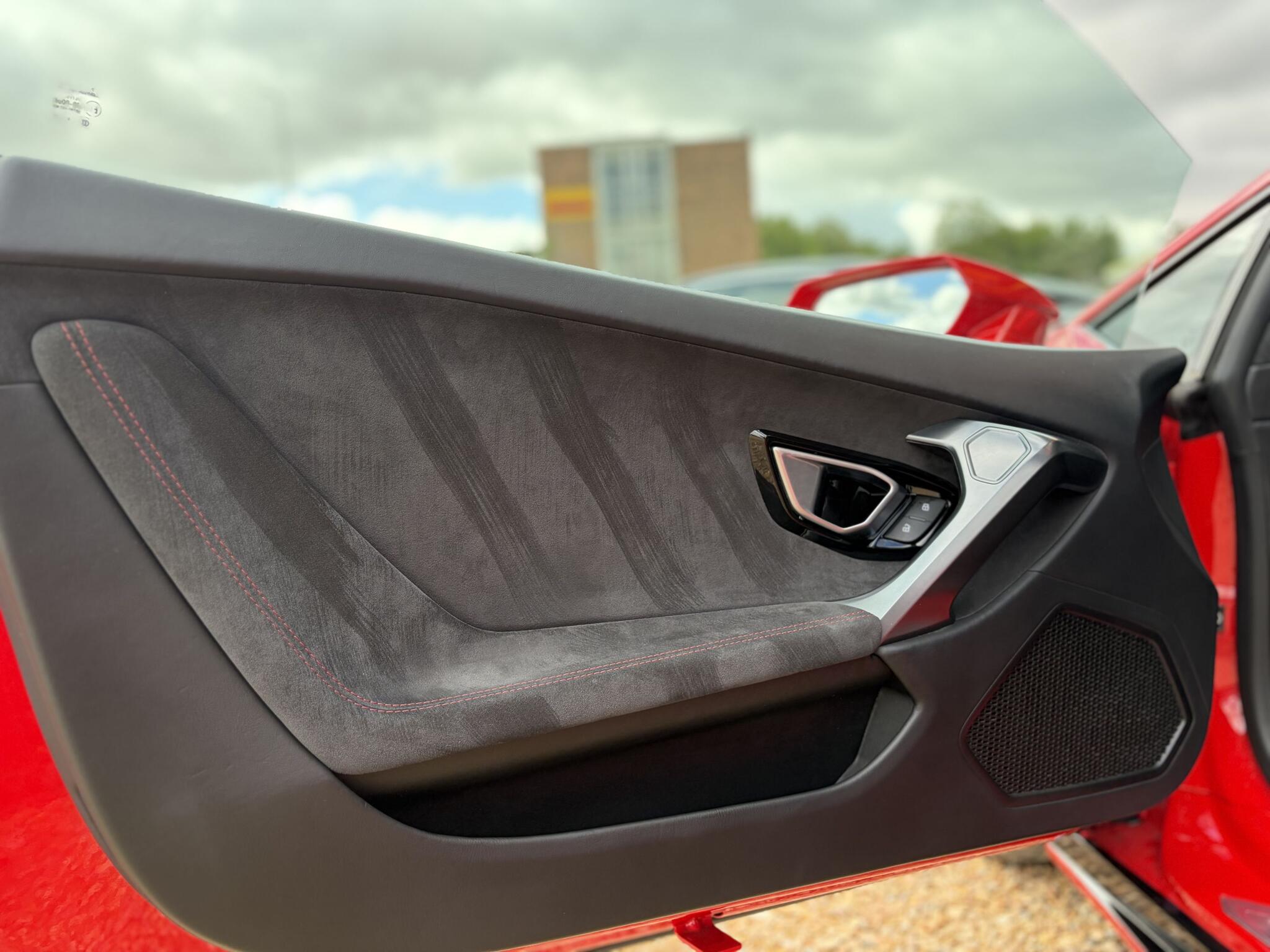 Lamborghini Huracan view 28