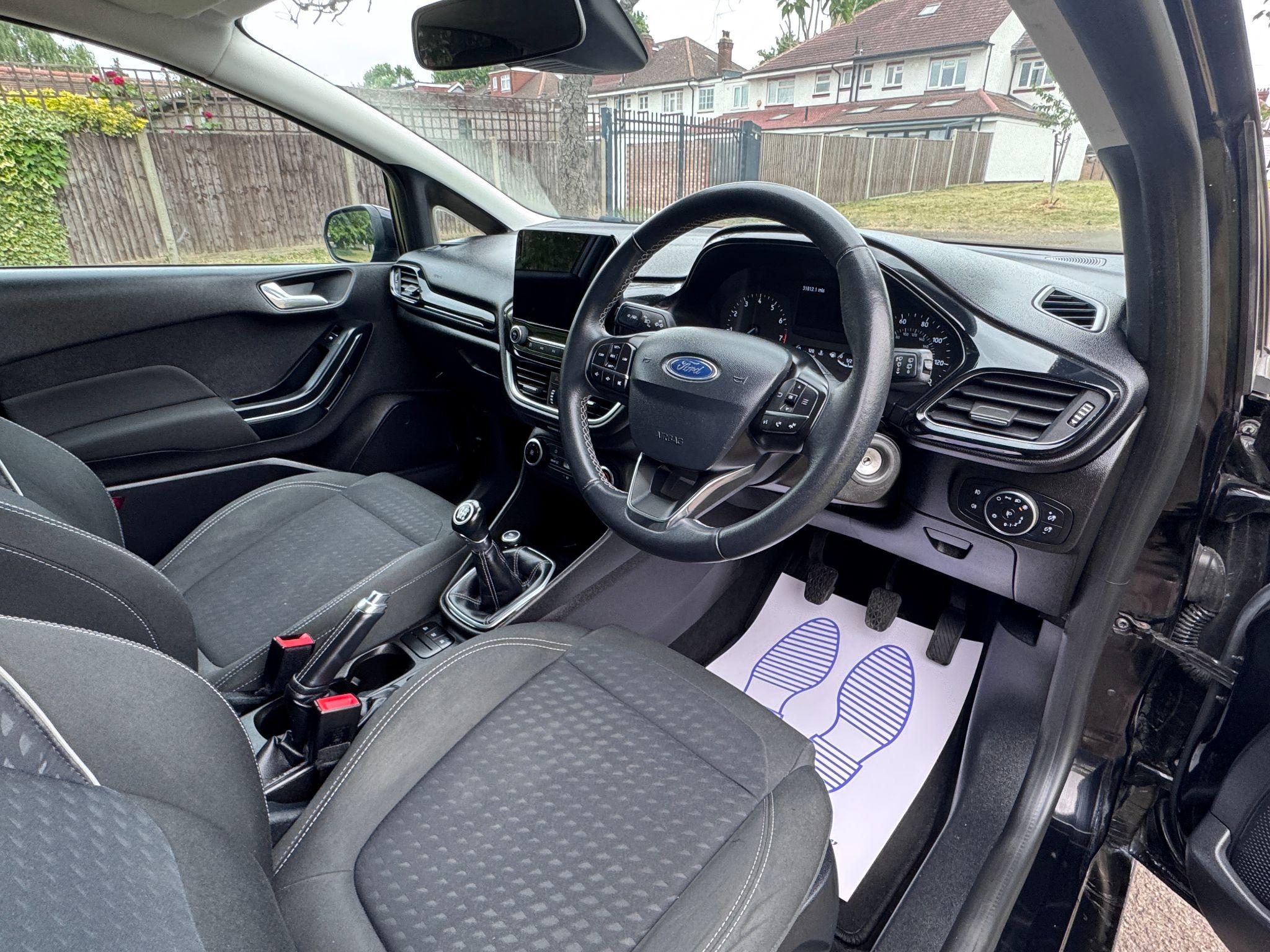 2018 Ford Fiesta image 16