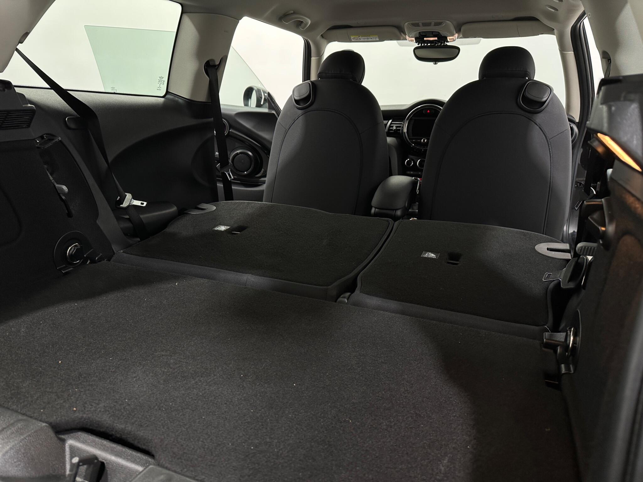 Mini Cooper view 40