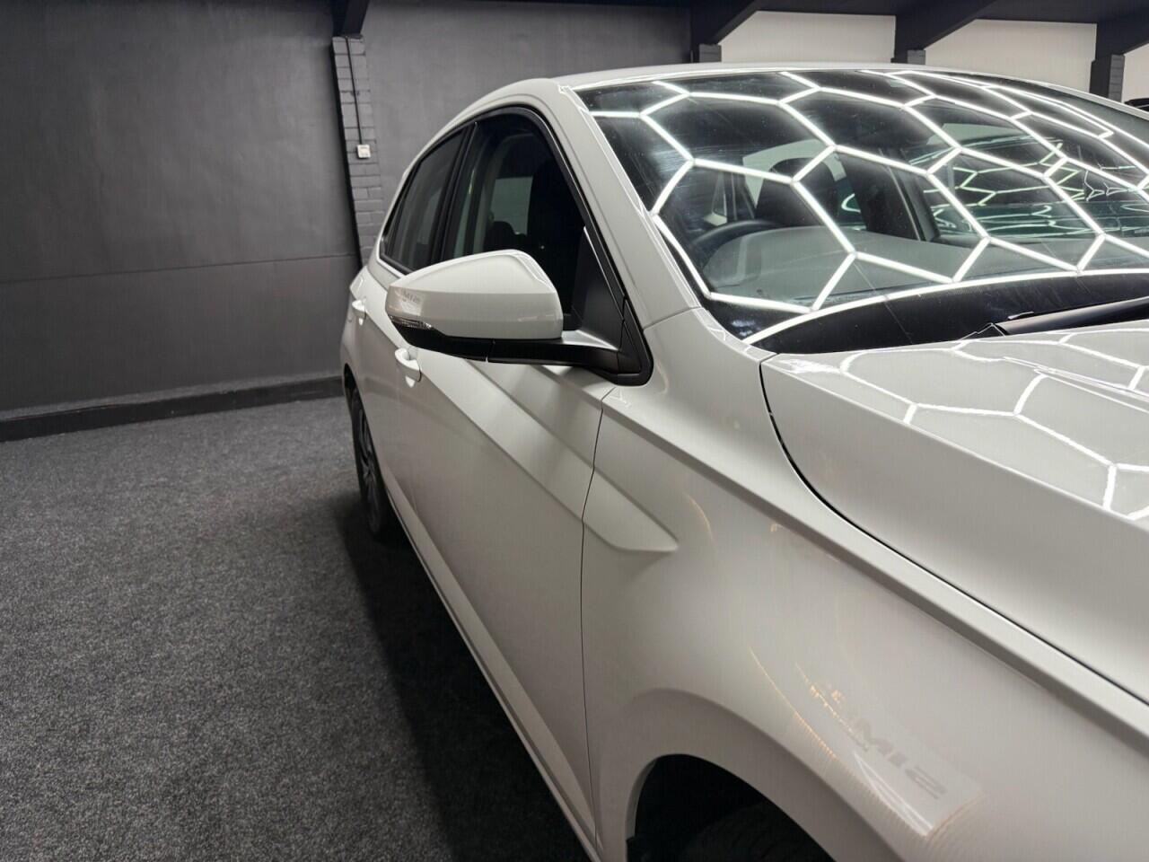 Volkswagen Polo view 18