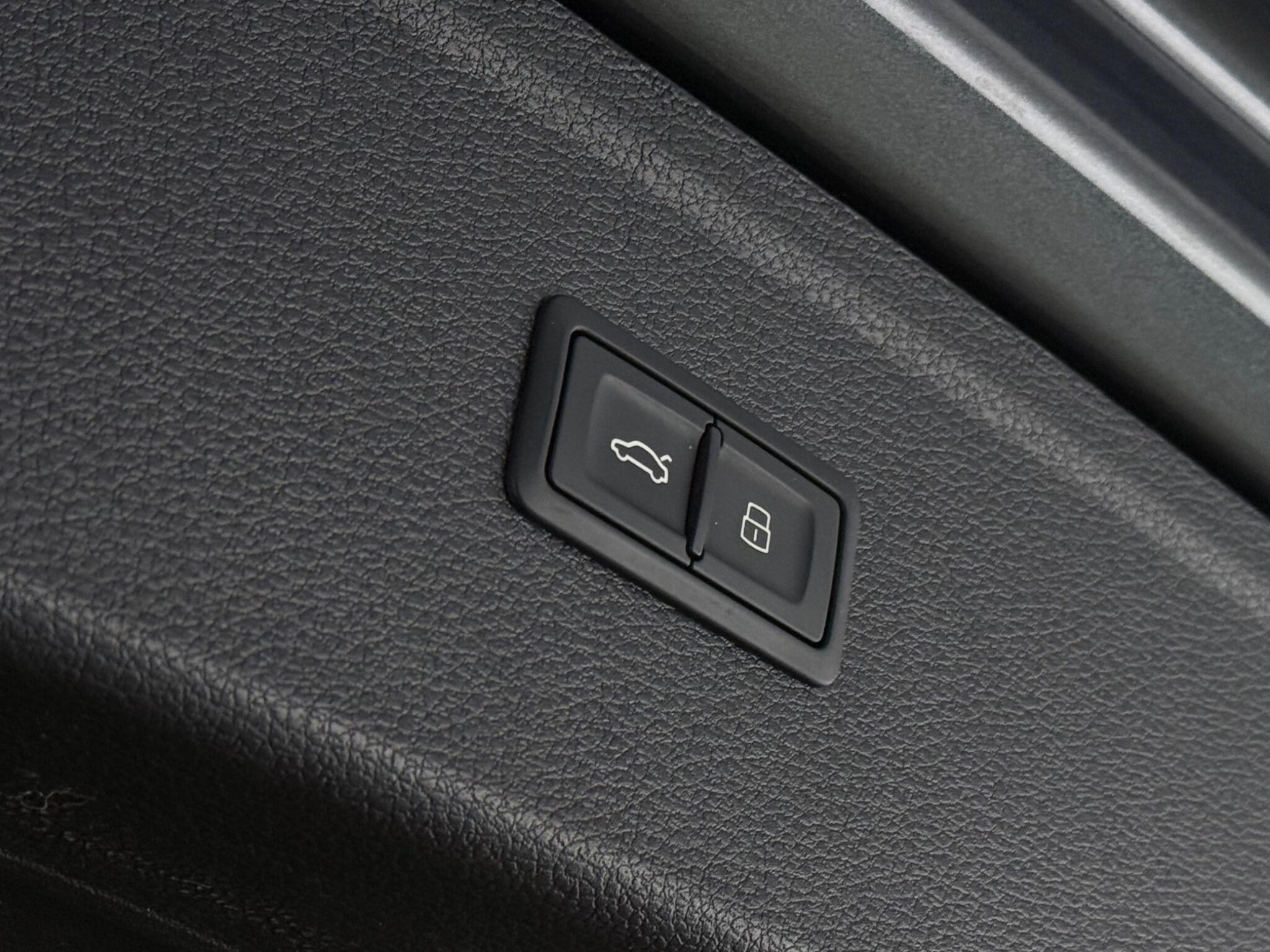 Audi Q5 view 11