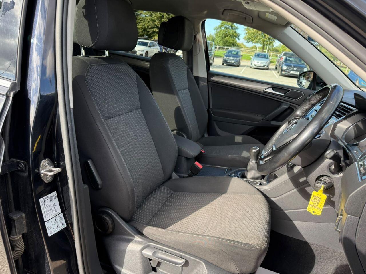 Volkswagen Tiguan Allspace view 3