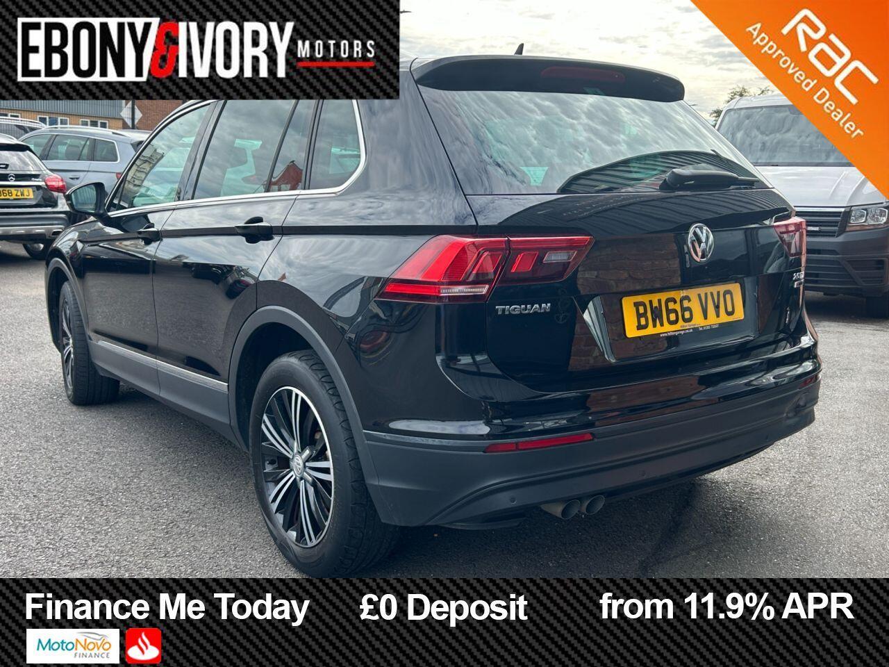 Volkswagen Tiguan view 3