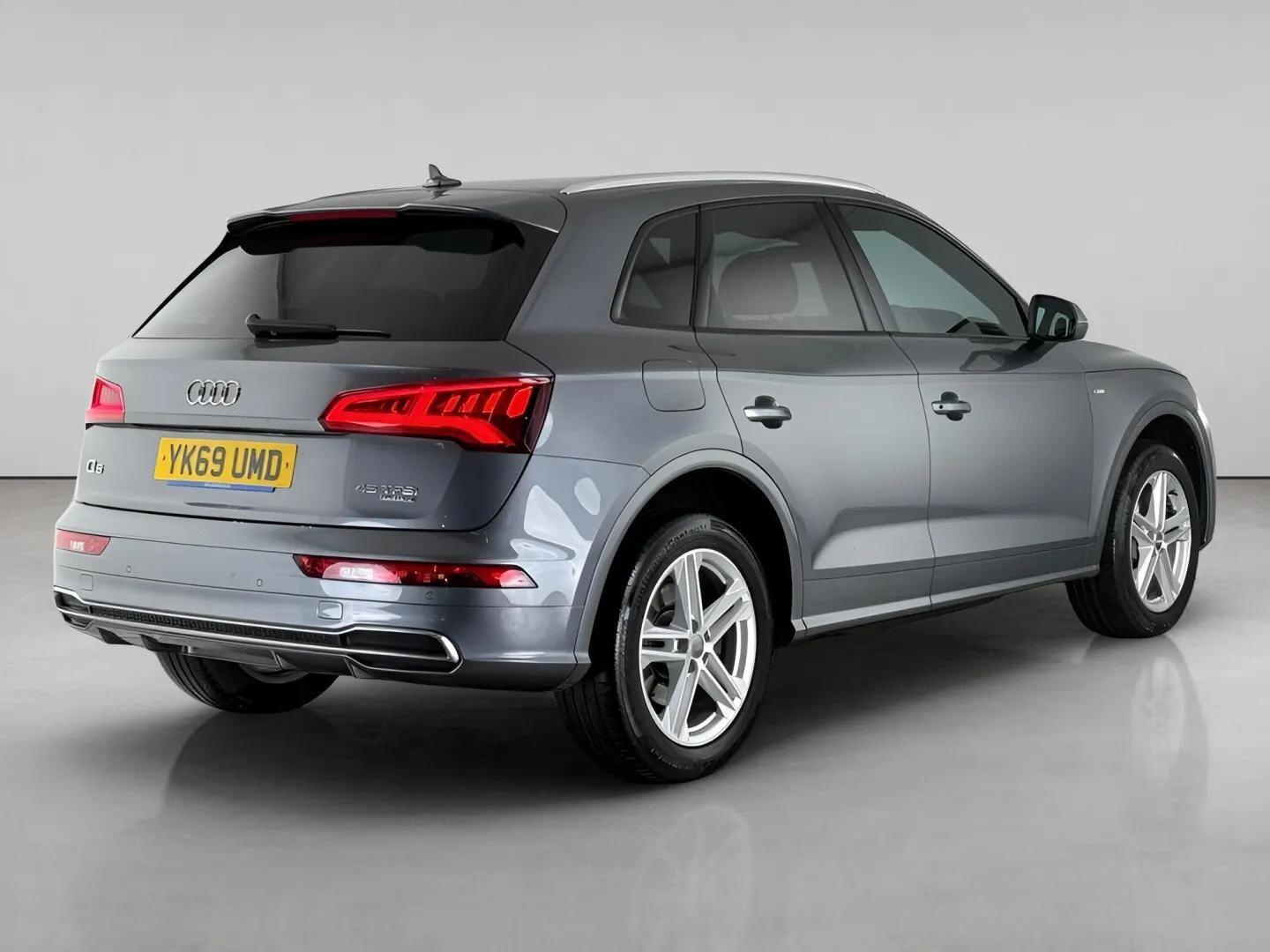 Audi Q5 view 6