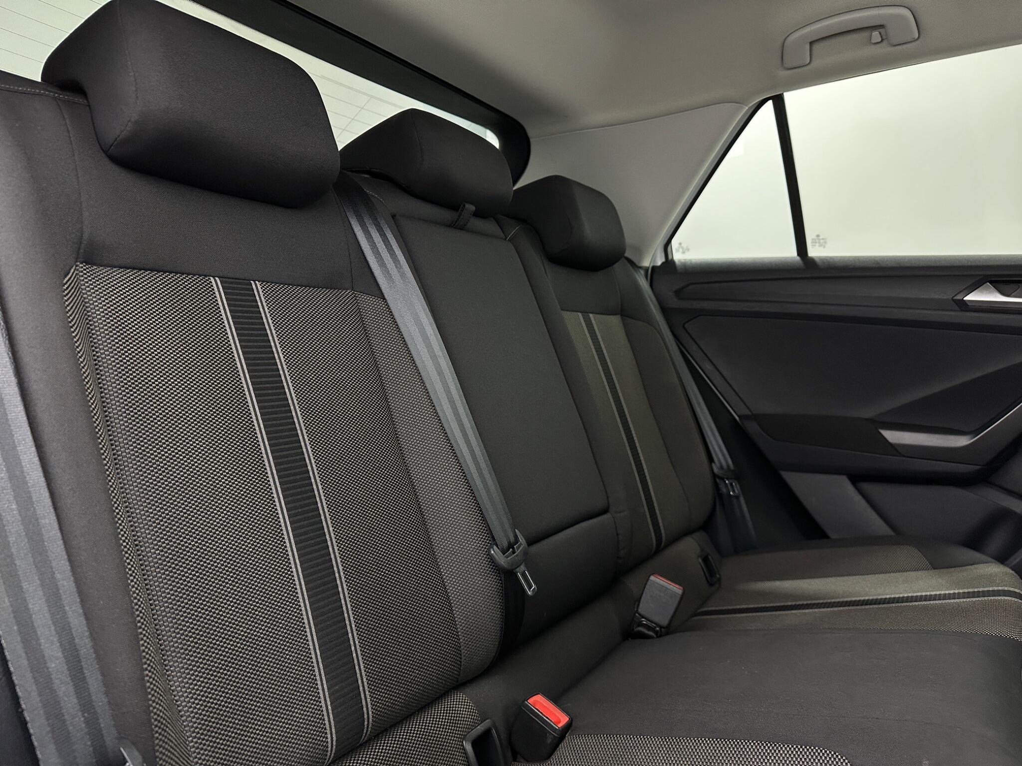 Volkswagen T-Roc view 41