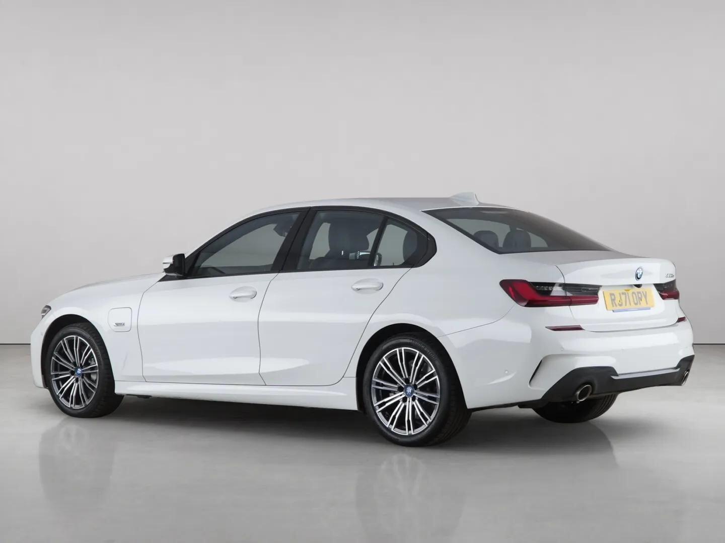BMW 3 Series view 8
