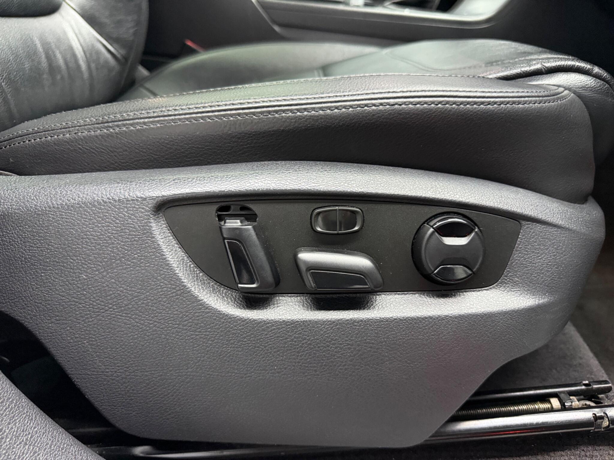 Volkswagen Touareg view 22
