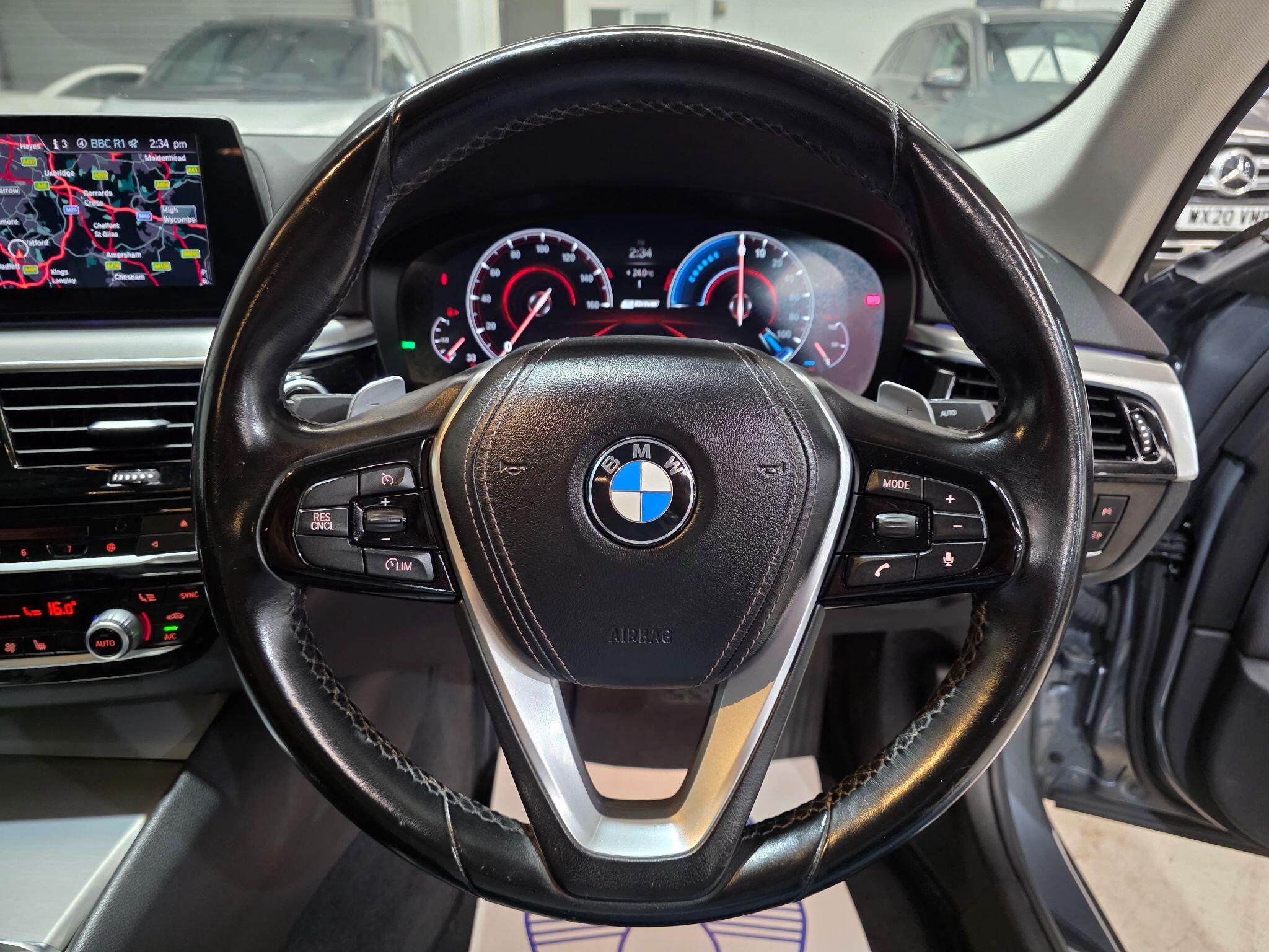 BMW 5 Series view 18