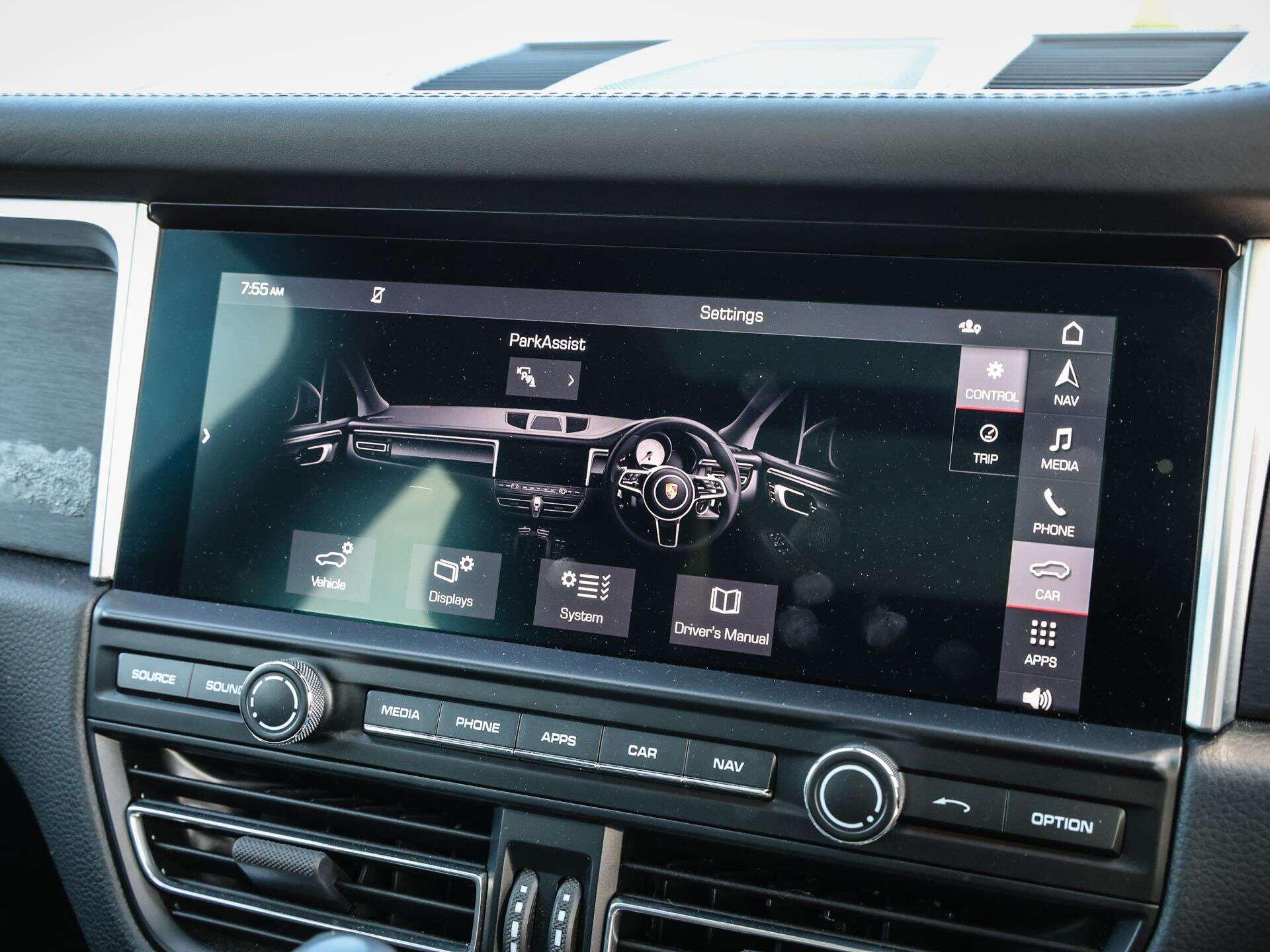 Porsche Macan view 22