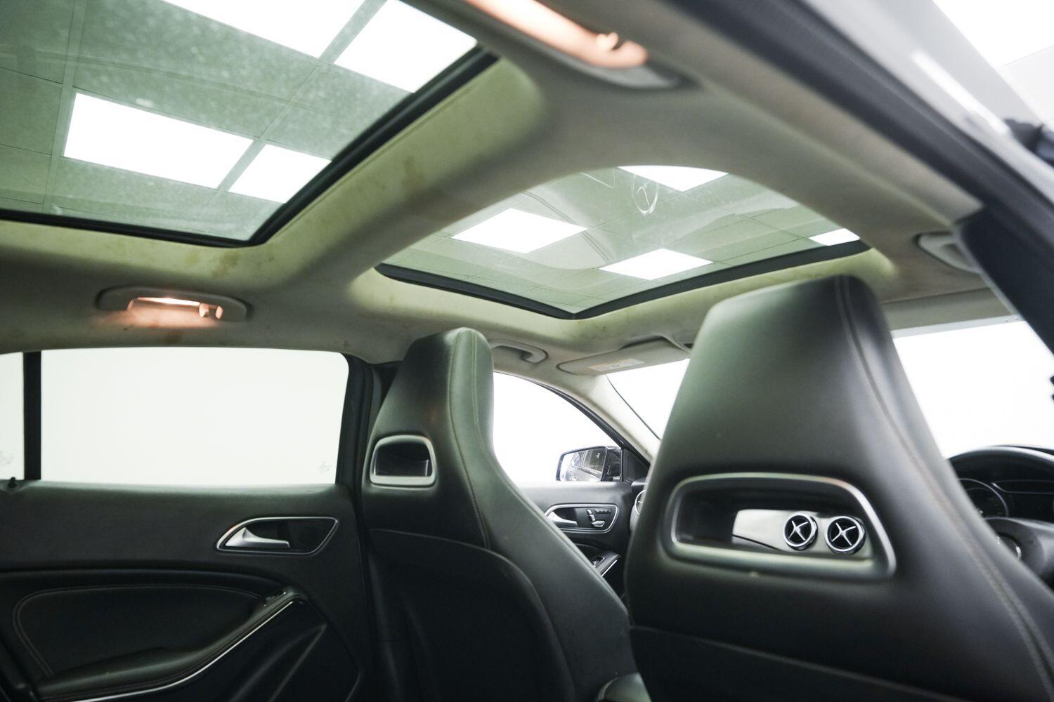 Mercedes-Benz Gla view 15