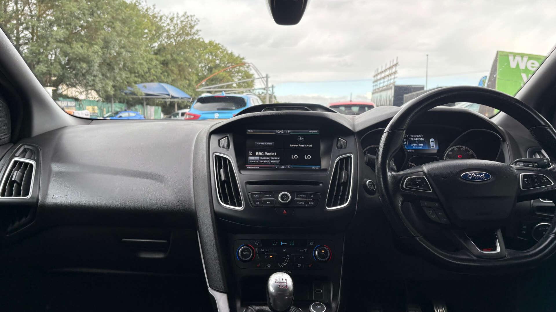 Ford Focus view 39