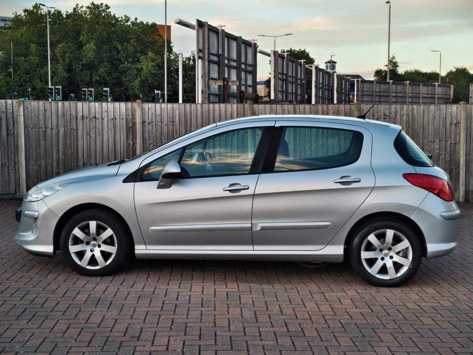 Peugeot 308 view 8