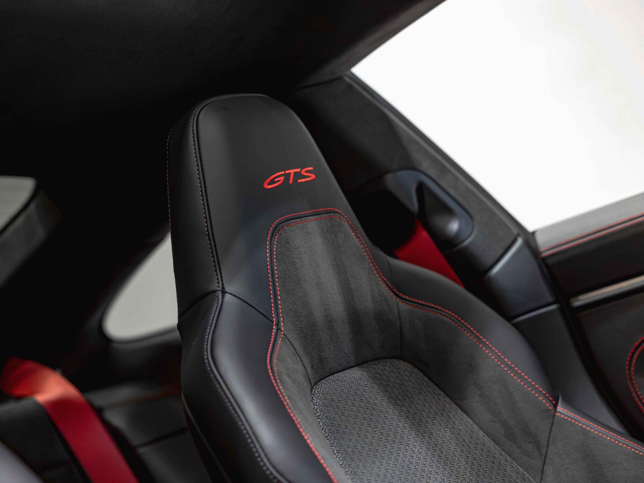 Porsche 911 view 16