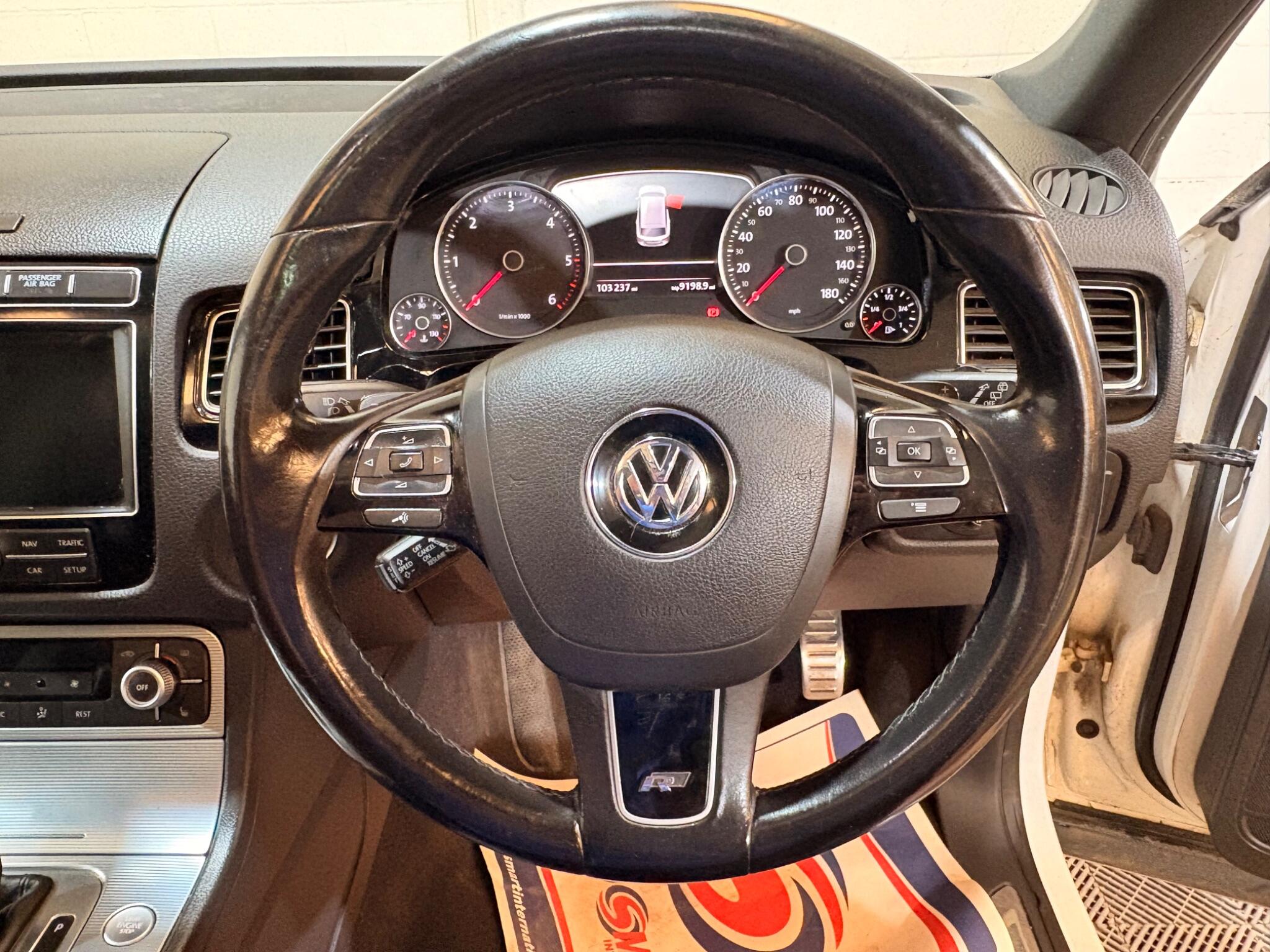 Volkswagen Touareg view 6