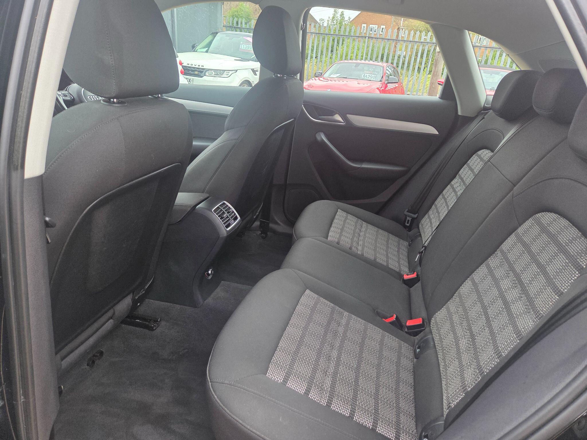 Audi Q3 view 38