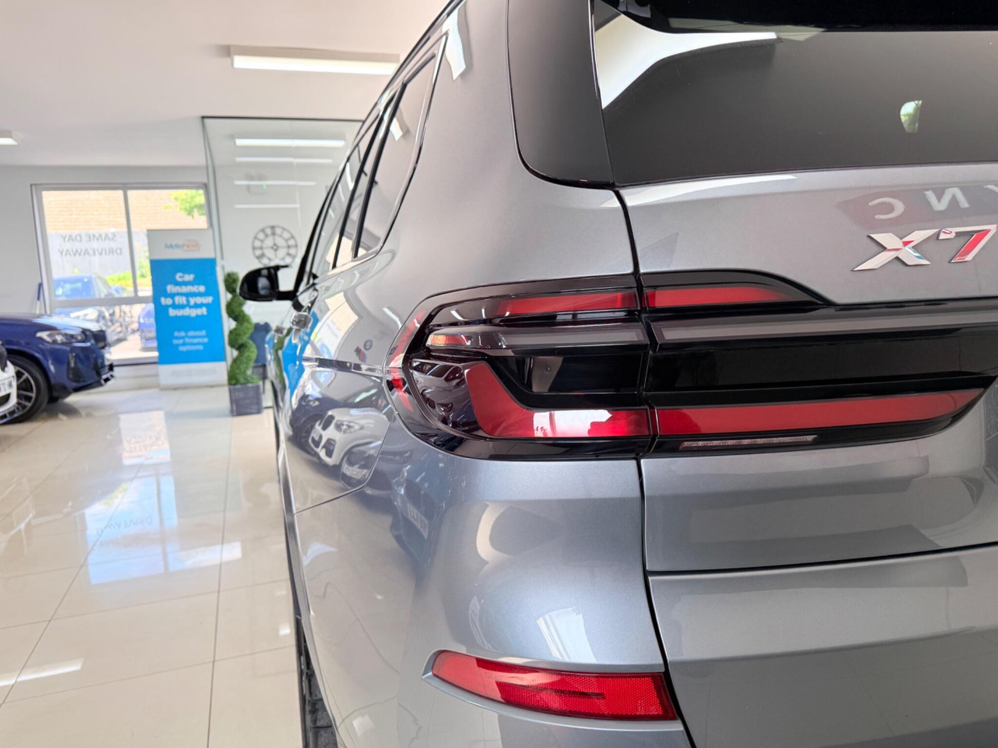BMW X7 view 20