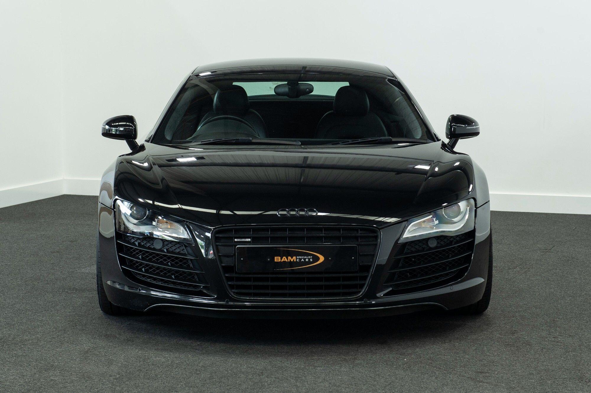 Audi R8 view 5