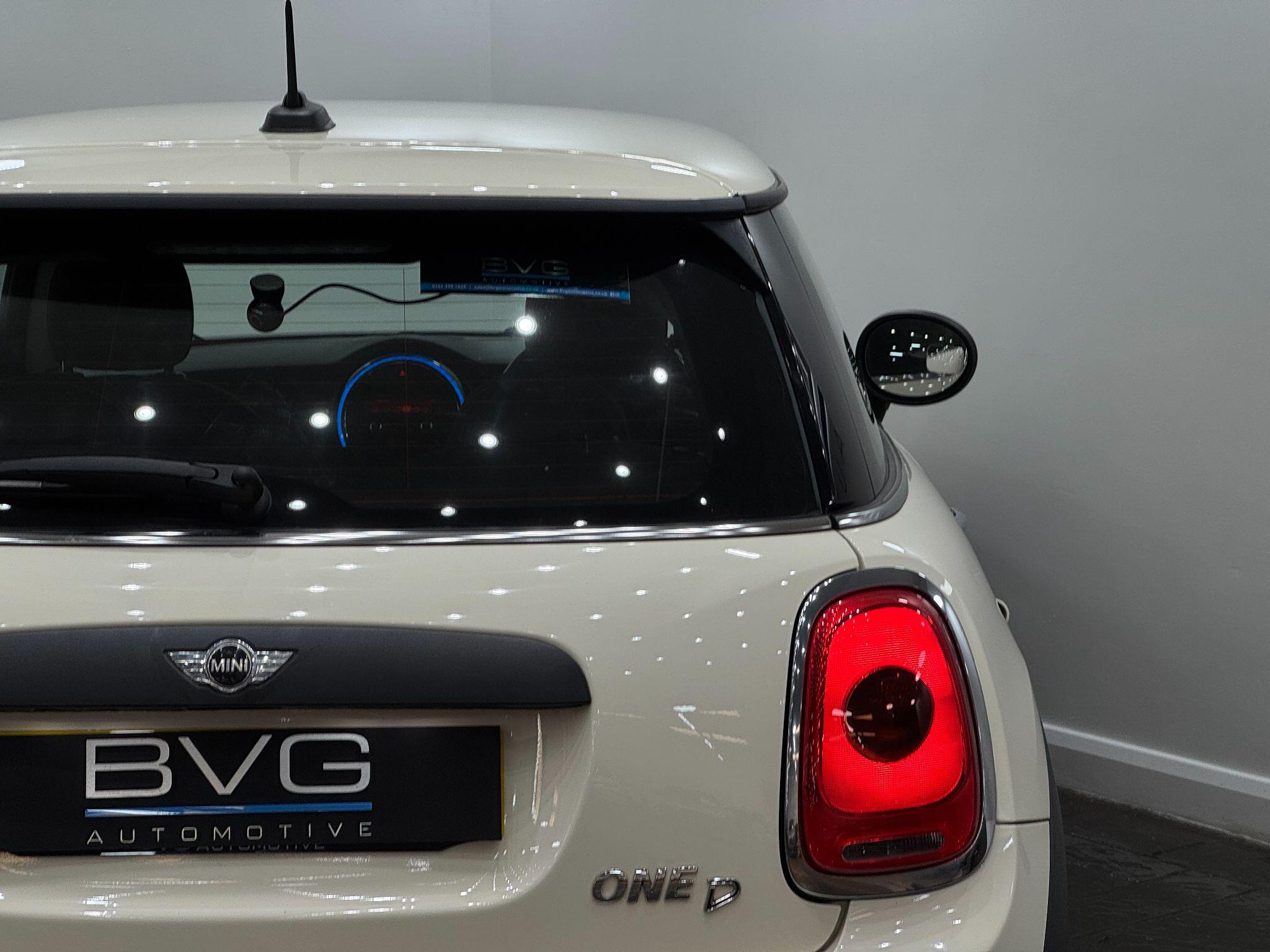 Mini Hatch view 19