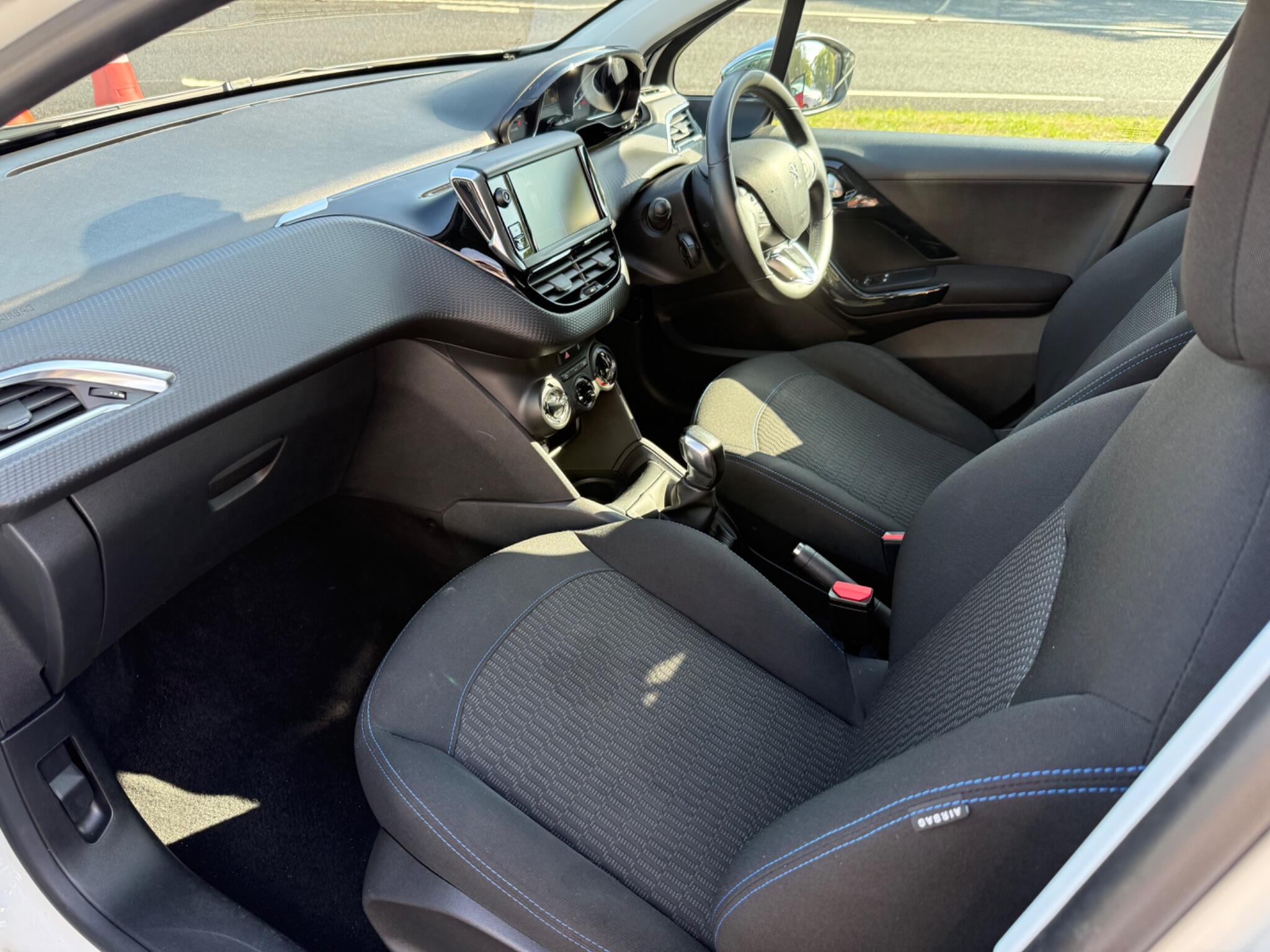 Peugeot 208 view 35