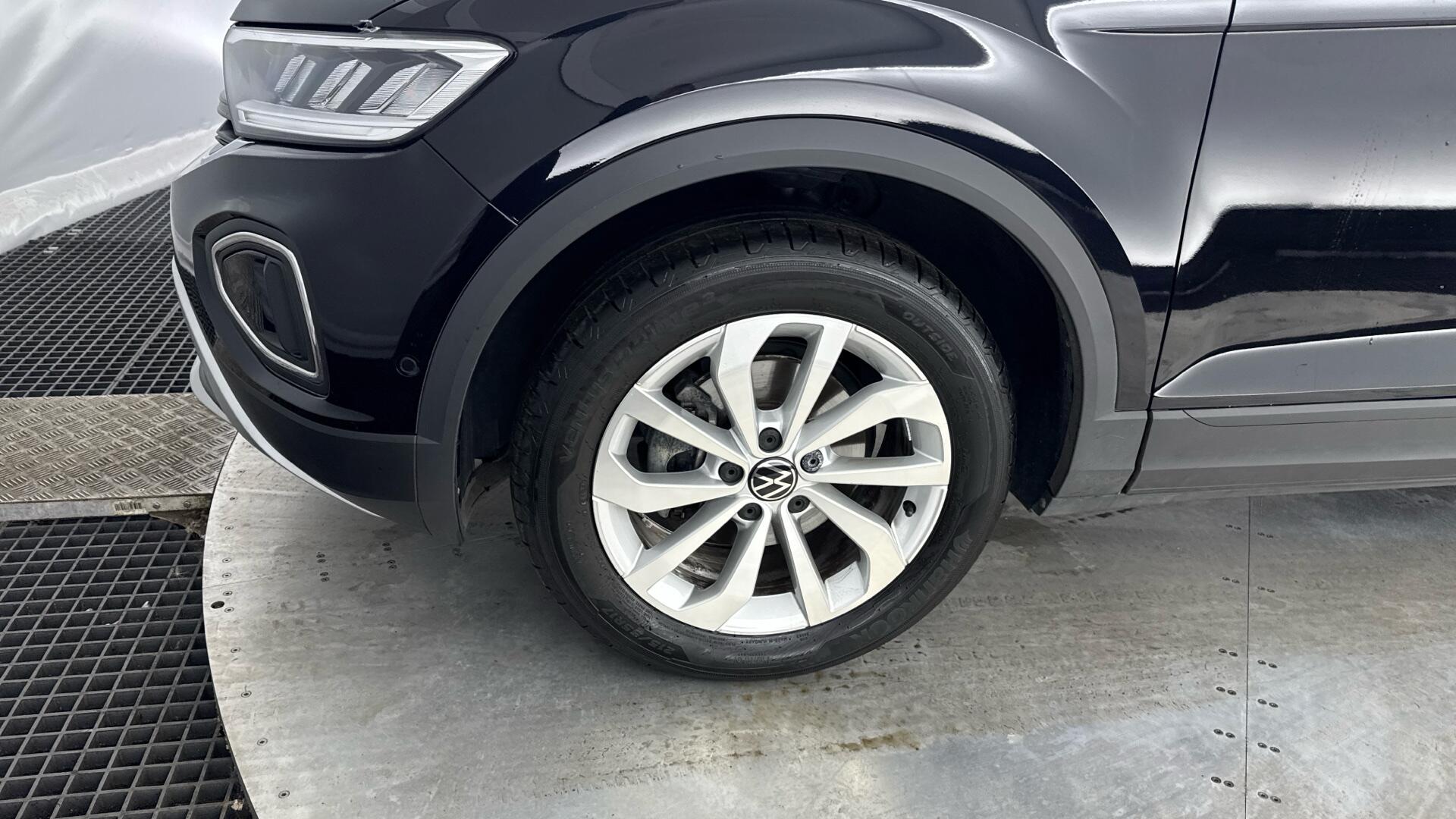 Volkswagen T-Roc view 21