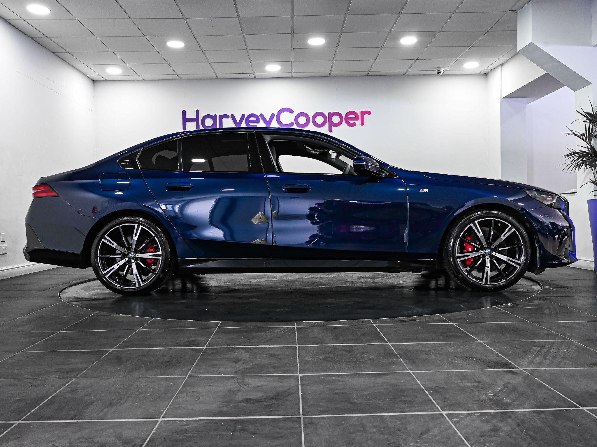 BMW 5 Series view 5