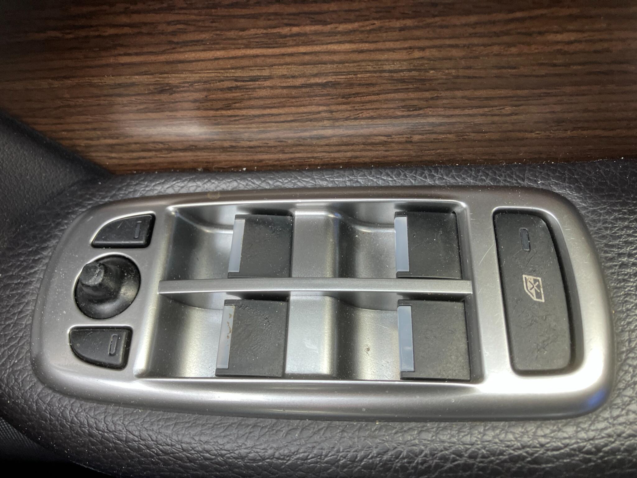 Jaguar XF view 21