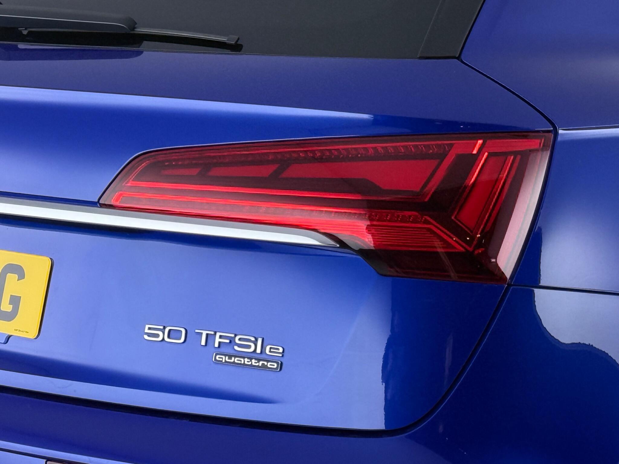Audi Q5 view 12