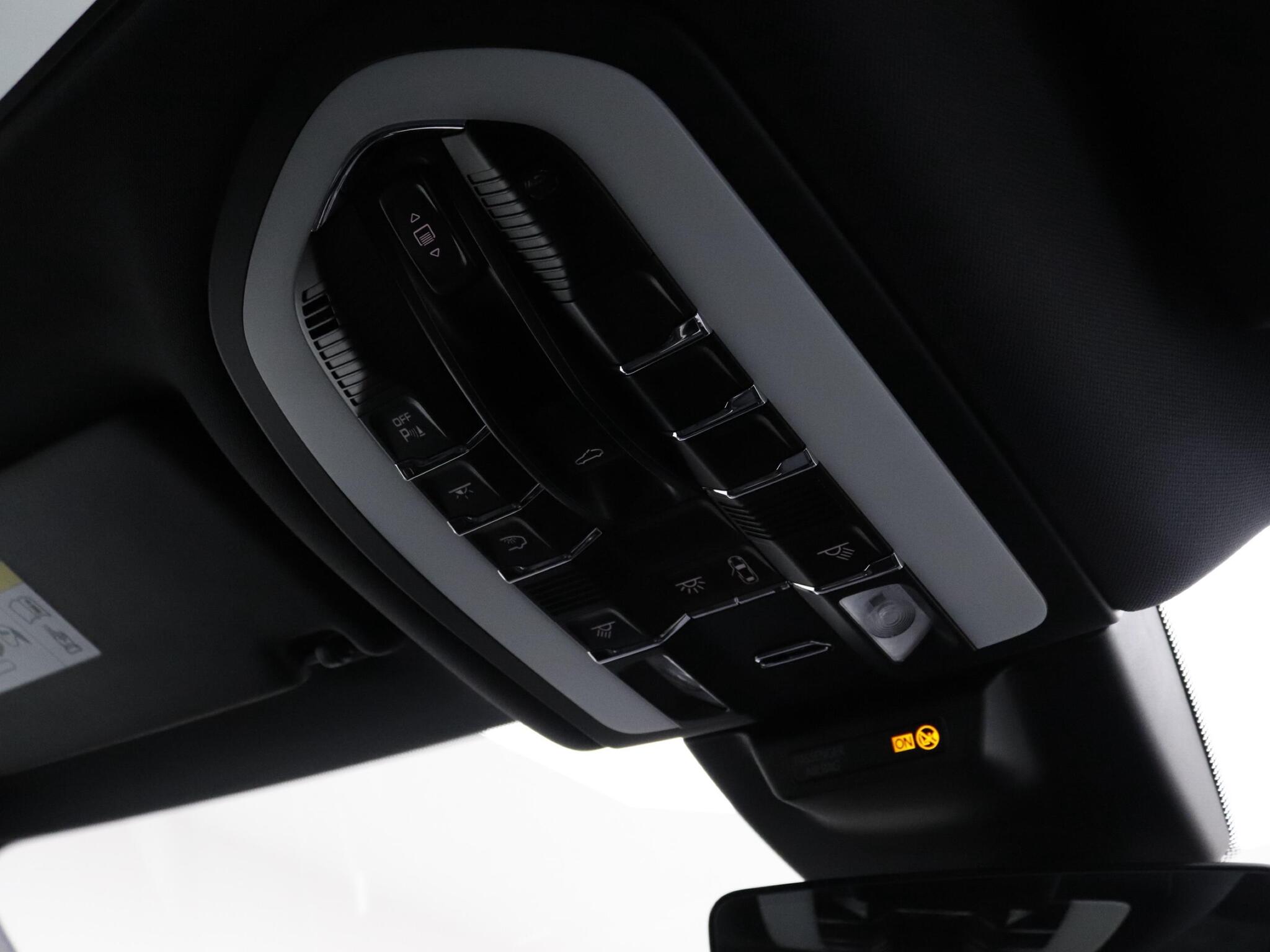 Porsche Macan view 34