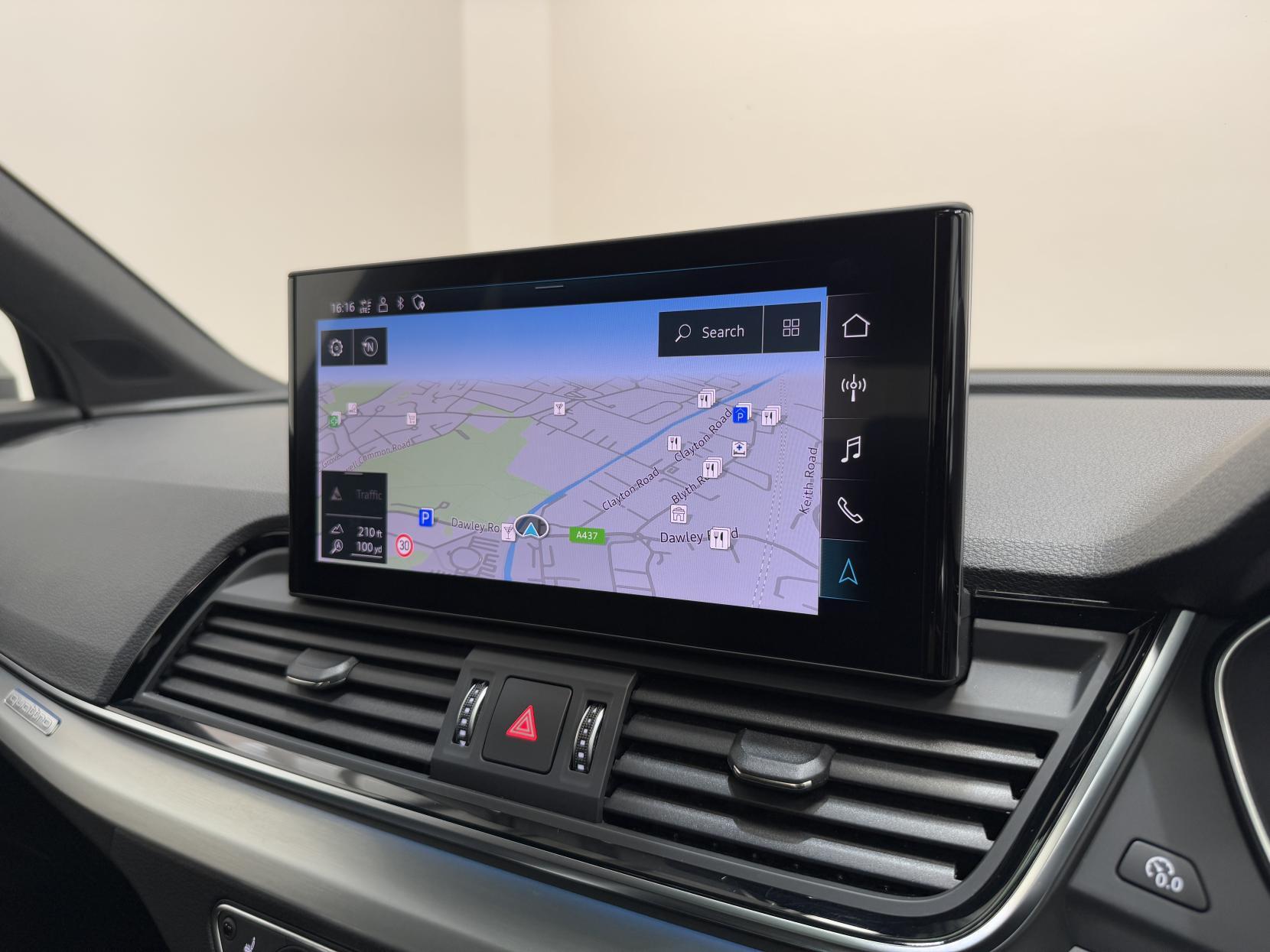 Audi Q5 view 28