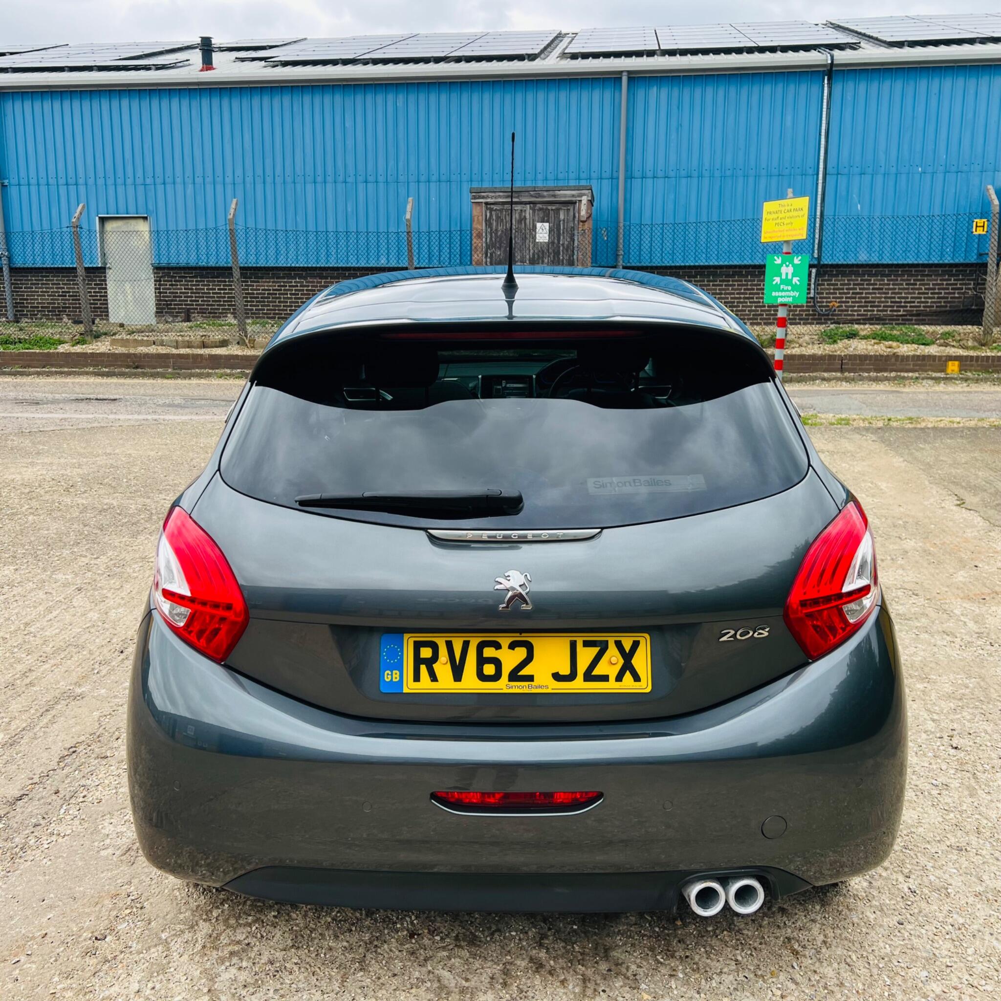 Peugeot 208 view 8