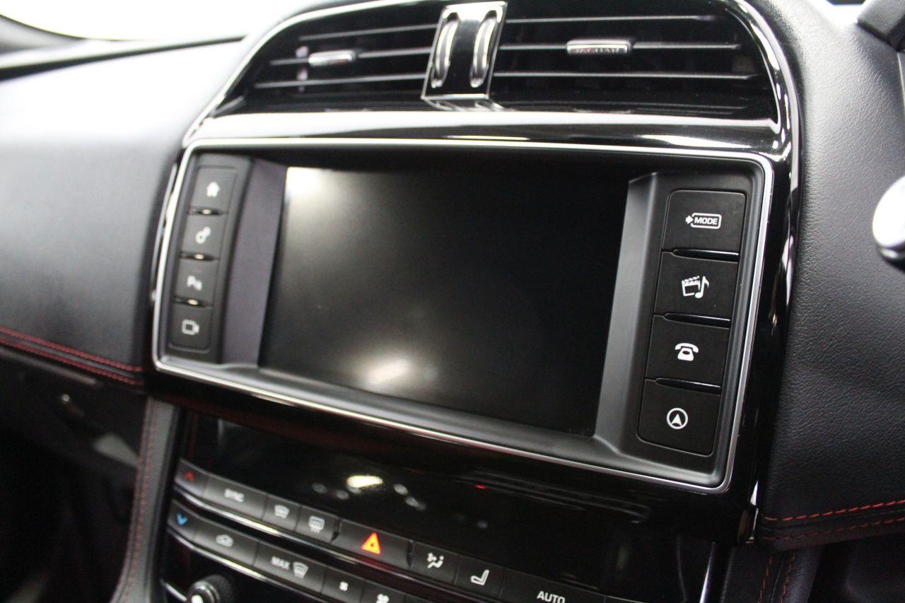 Jaguar F-Pace view 45