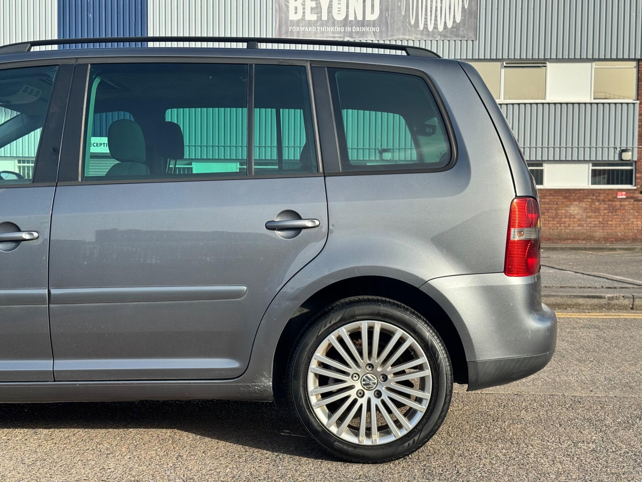 Volkswagen Touran view 41
