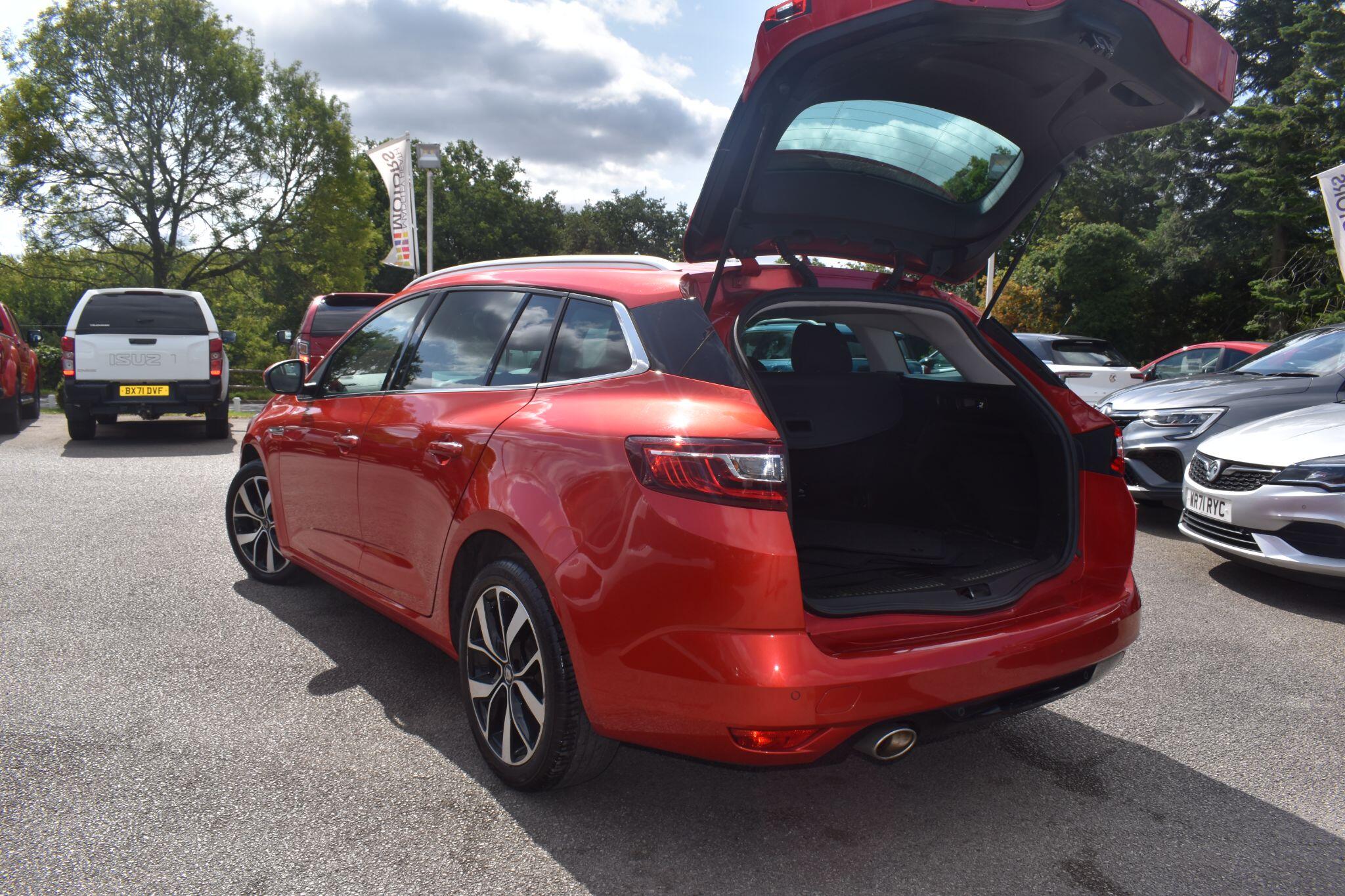Megane - 1.3 TCe Iconic Sport Tourer Euro 6 (s/s) 5dr - Image 3