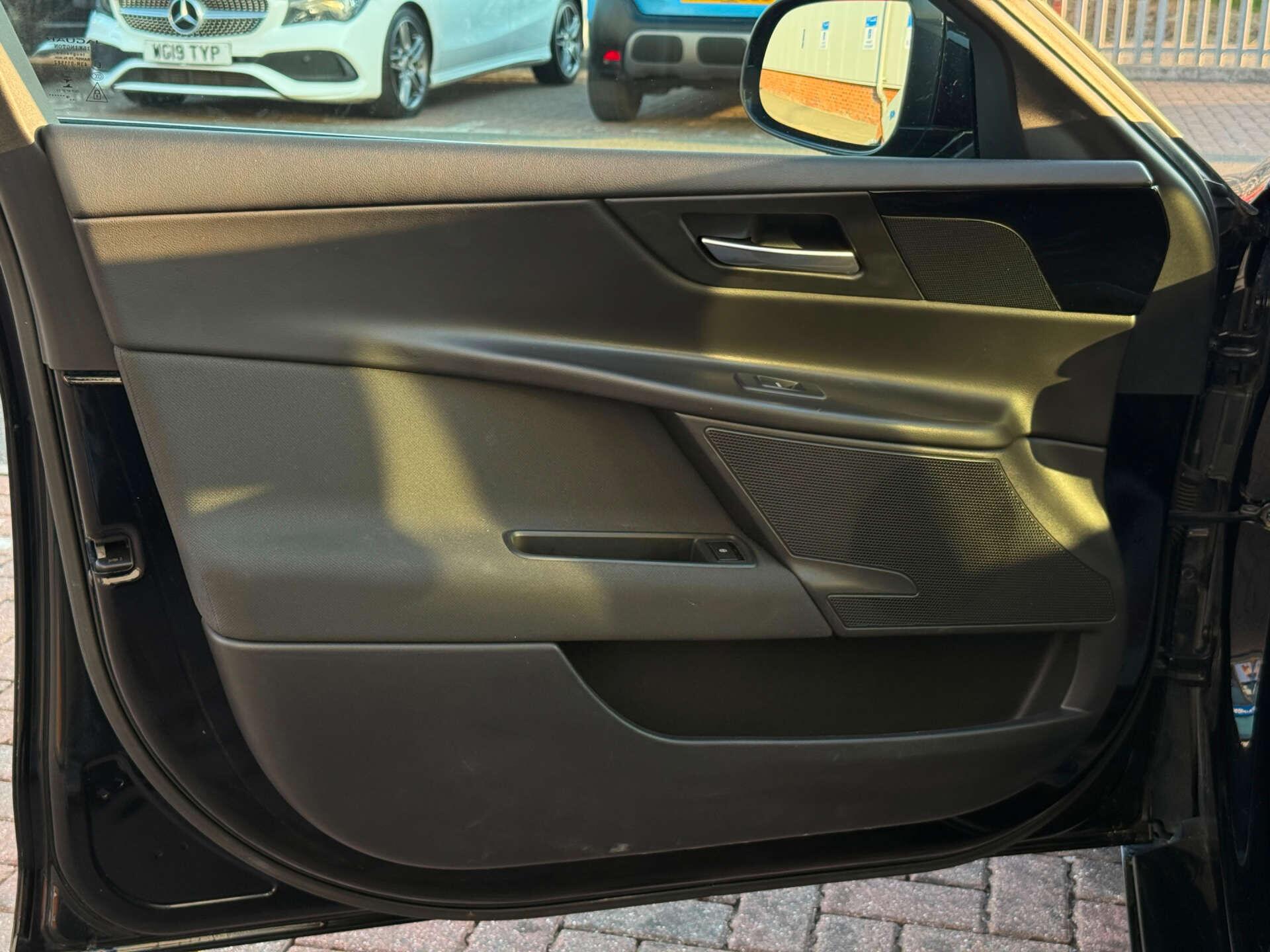 Jaguar Xe view 43