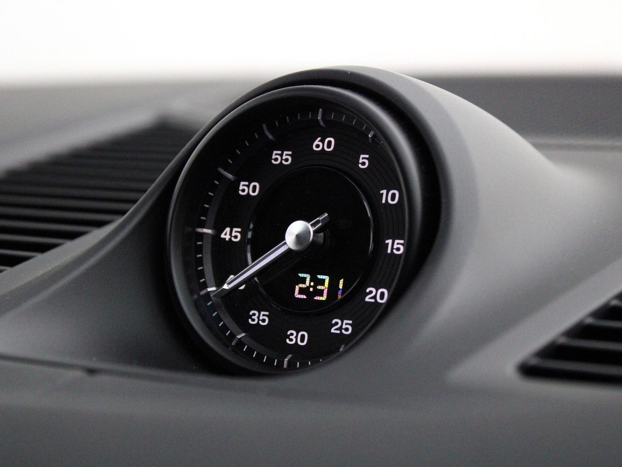 Porsche Cayenne view 25
