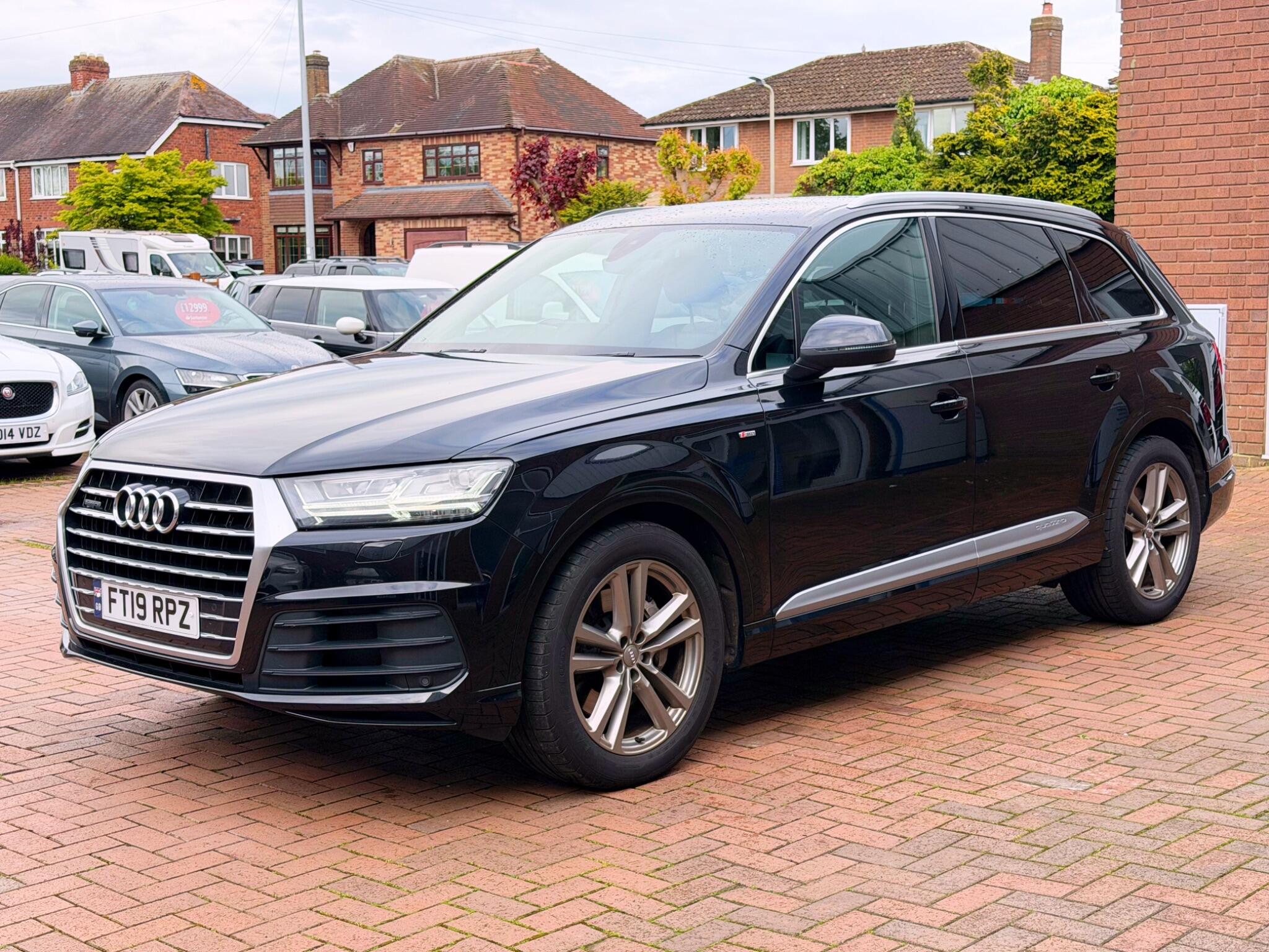 Audi Q7 view 37